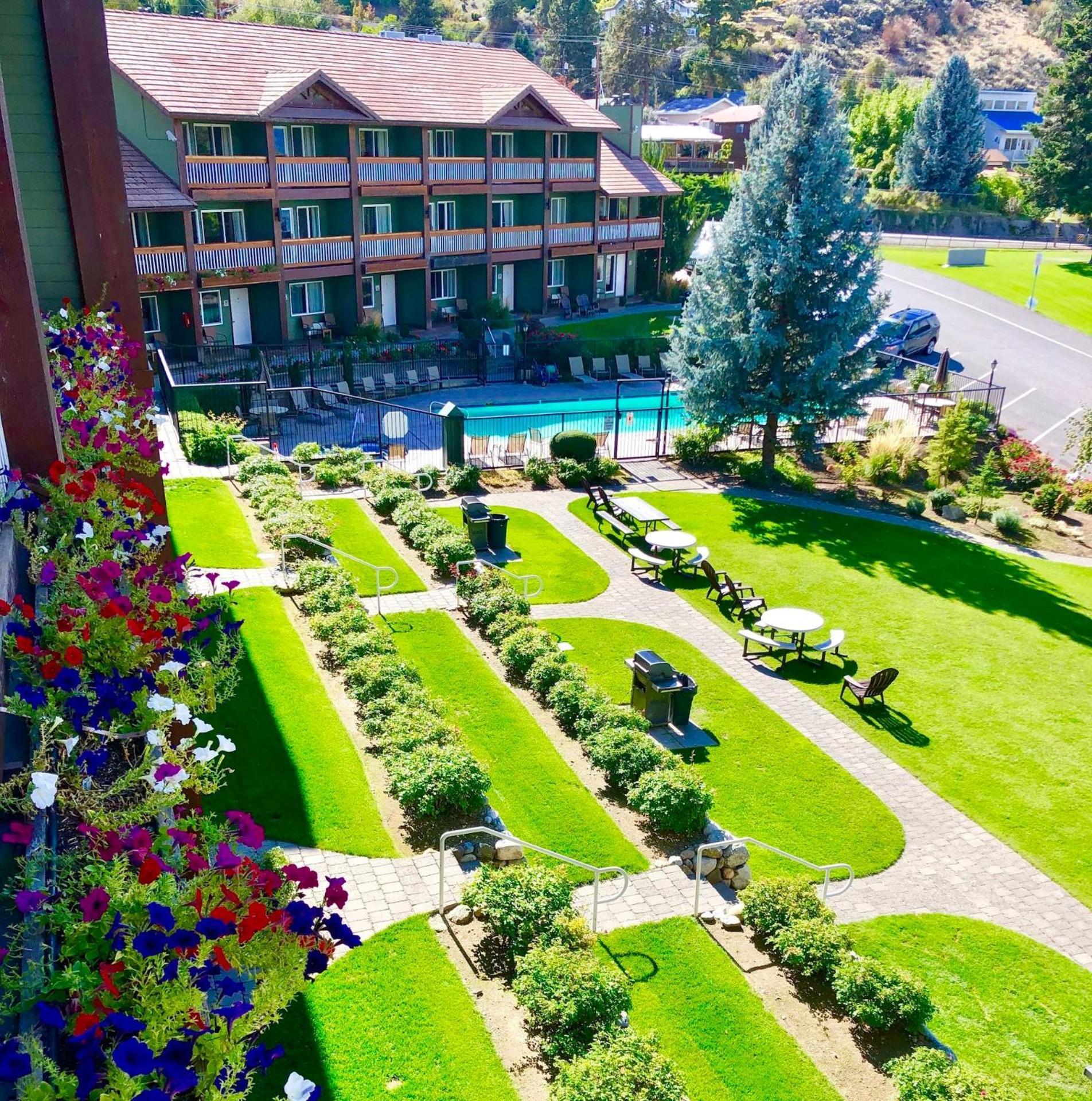 Lakeside Lodge and Suites photo 6