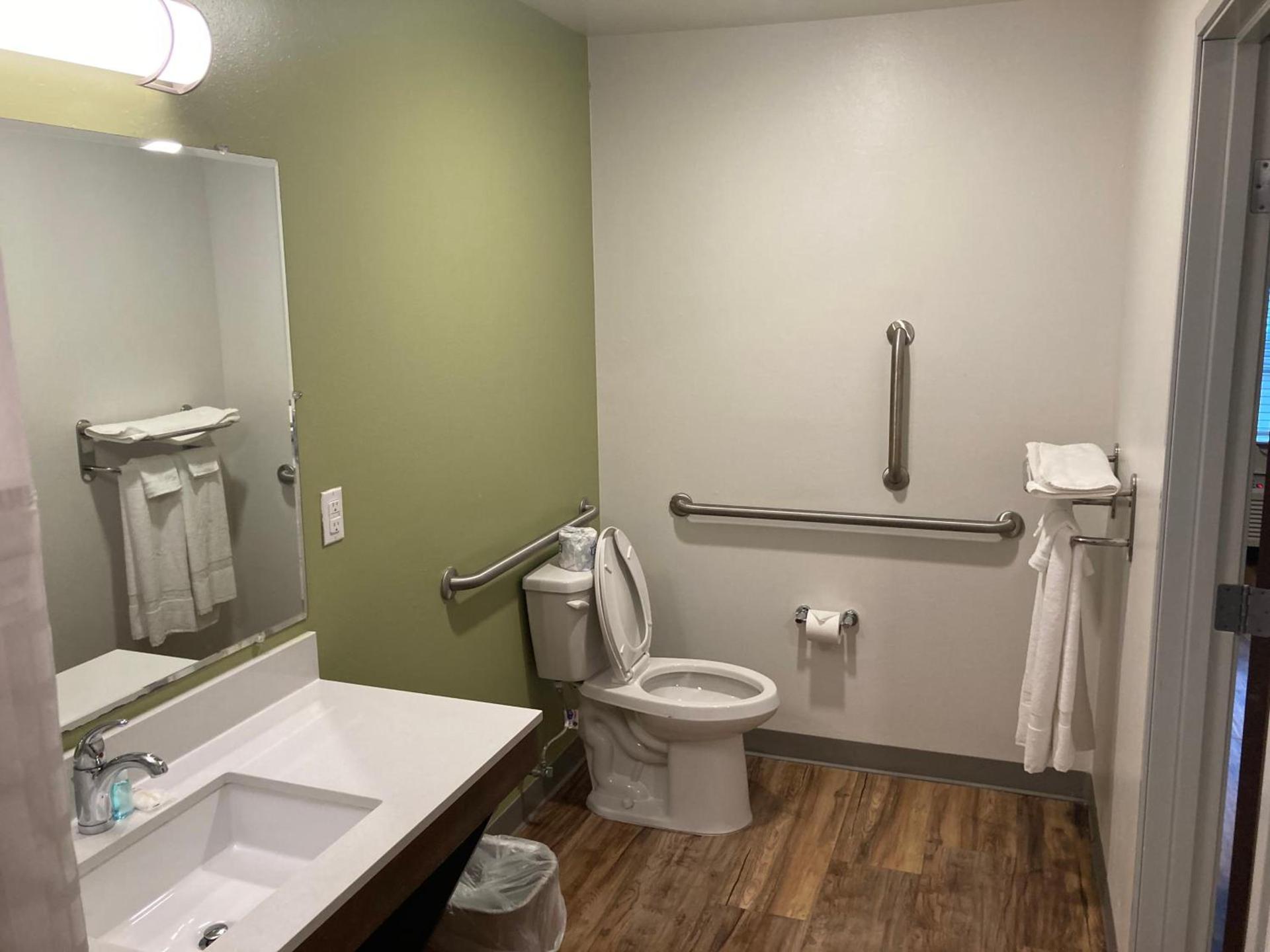 Woodspring Suites Cherry Hill photo 20