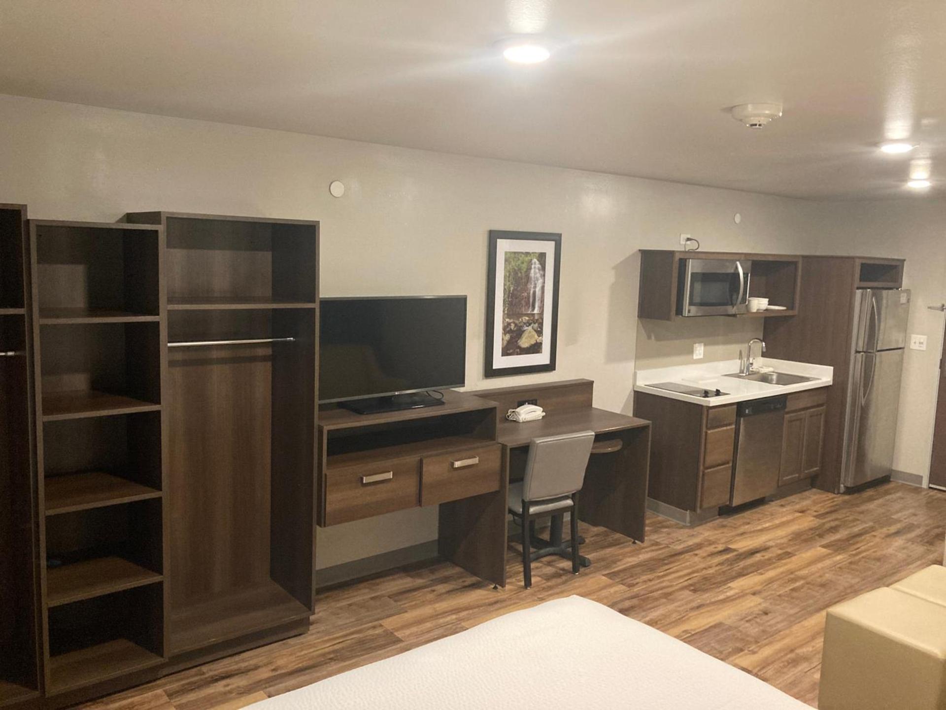 Woodspring Suites Cherry Hill photo 16