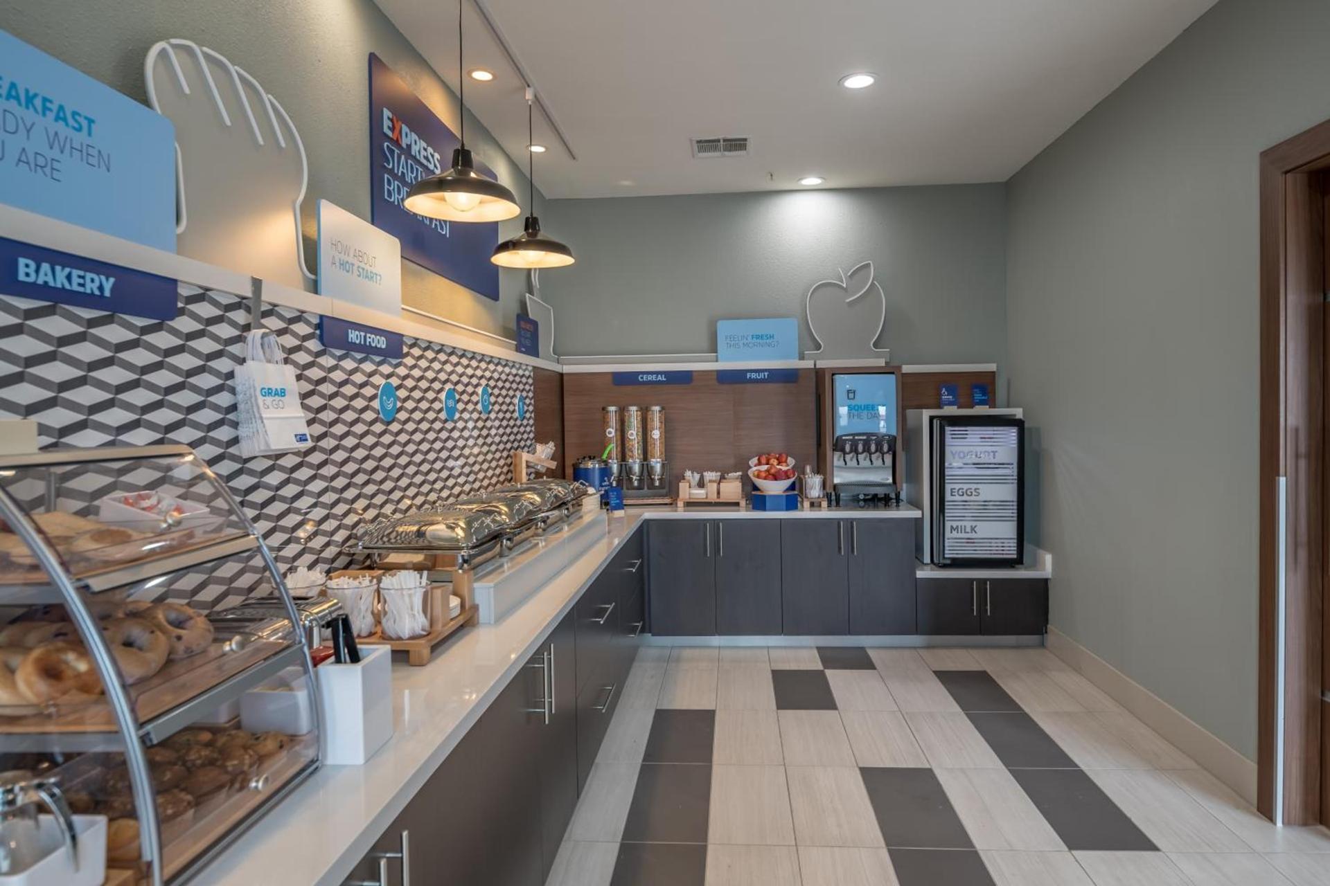 Holiday Inn Express & Suites N Waco Area - West by IHG photo 40