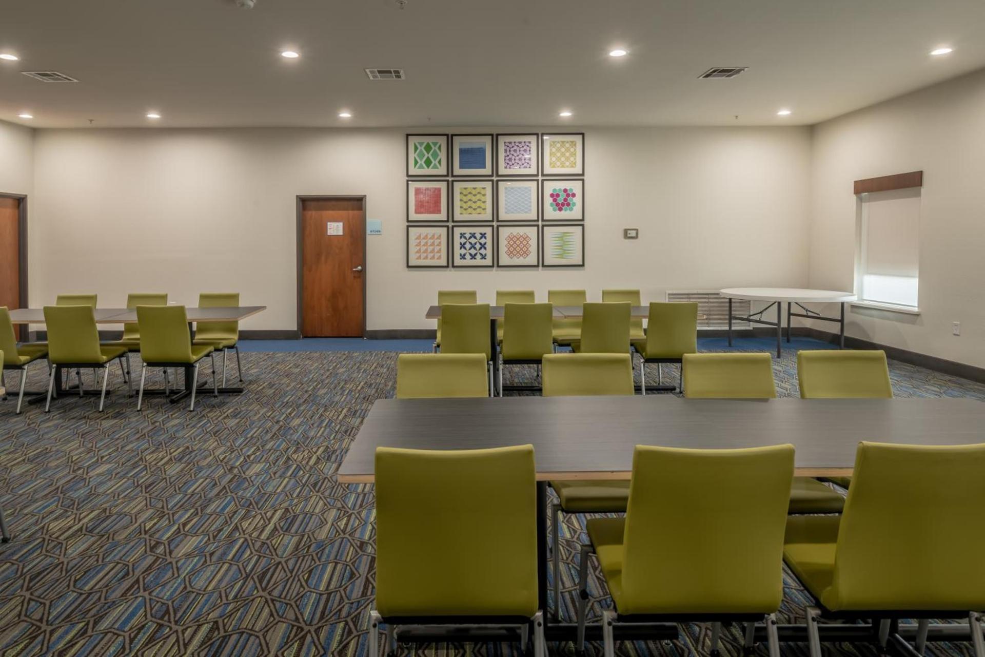 Holiday Inn Express & Suites N Waco Area - West by IHG photo 43