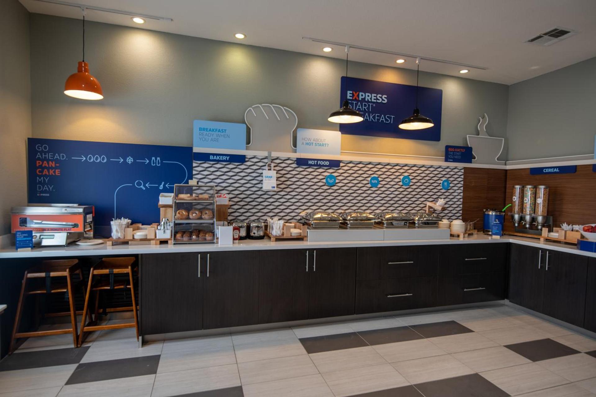 Holiday Inn Express & Suites N Waco Area - West by IHG photo 49