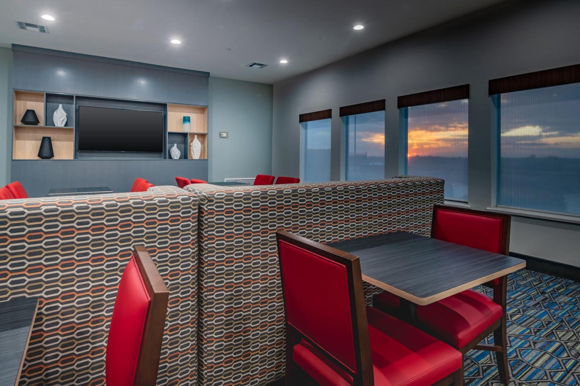 Holiday Inn Express & Suites N Waco Area - West by IHG photo 56