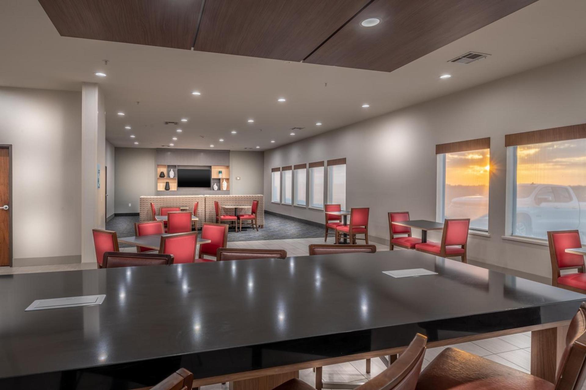 Holiday Inn Express & Suites N Waco Area - West by IHG photo 59