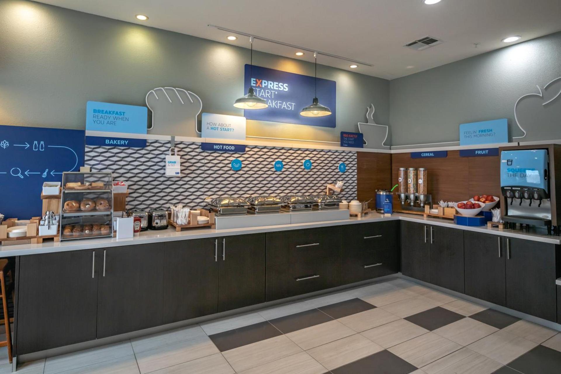 Holiday Inn Express & Suites N Waco Area - West by IHG photo 67