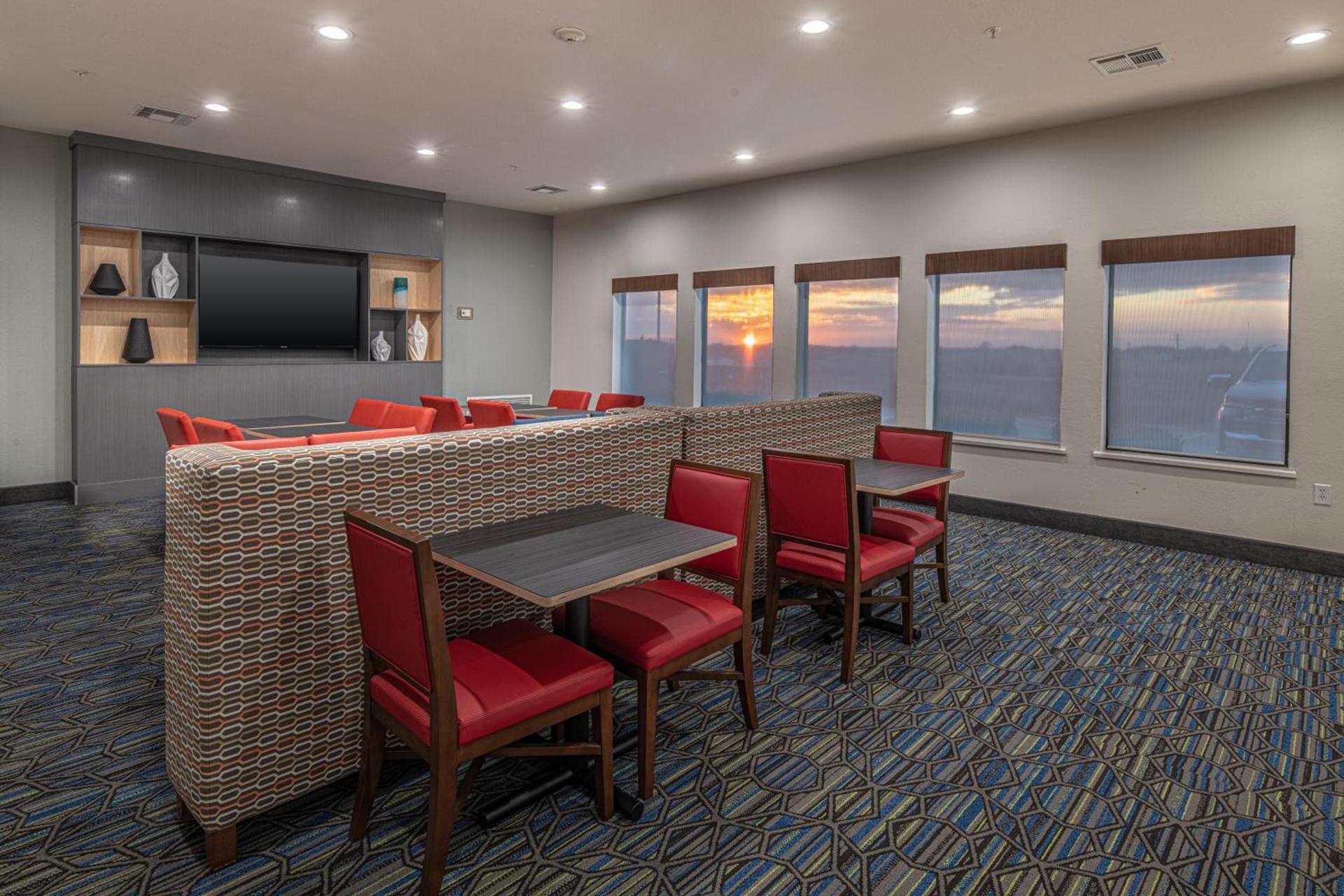 Holiday Inn Express & Suites N Waco Area - West by IHG photo 68