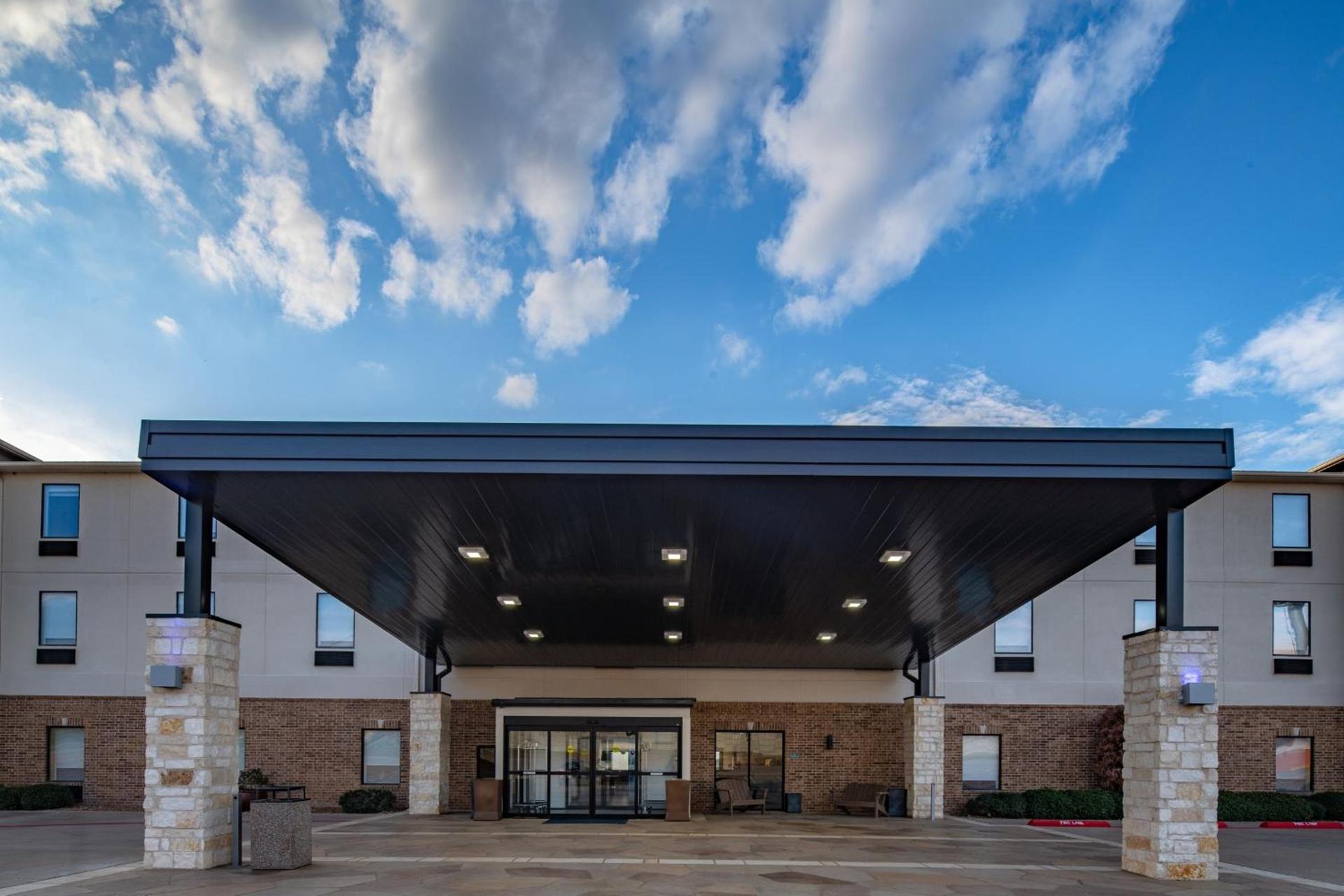 Holiday Inn Express & Suites N Waco Area - West by IHG photo 71