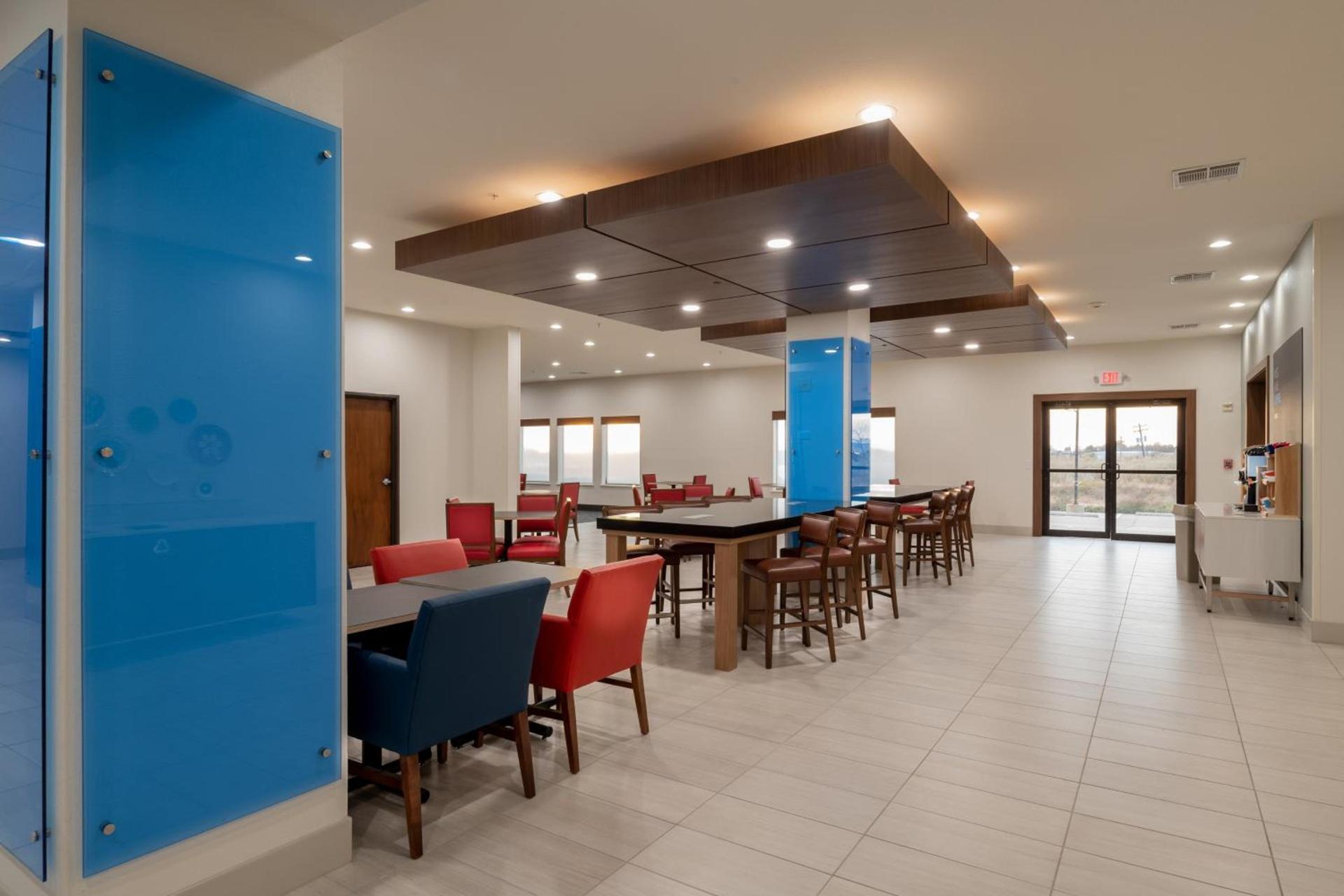Holiday Inn Express & Suites N Waco Area - West by IHG photo 77
