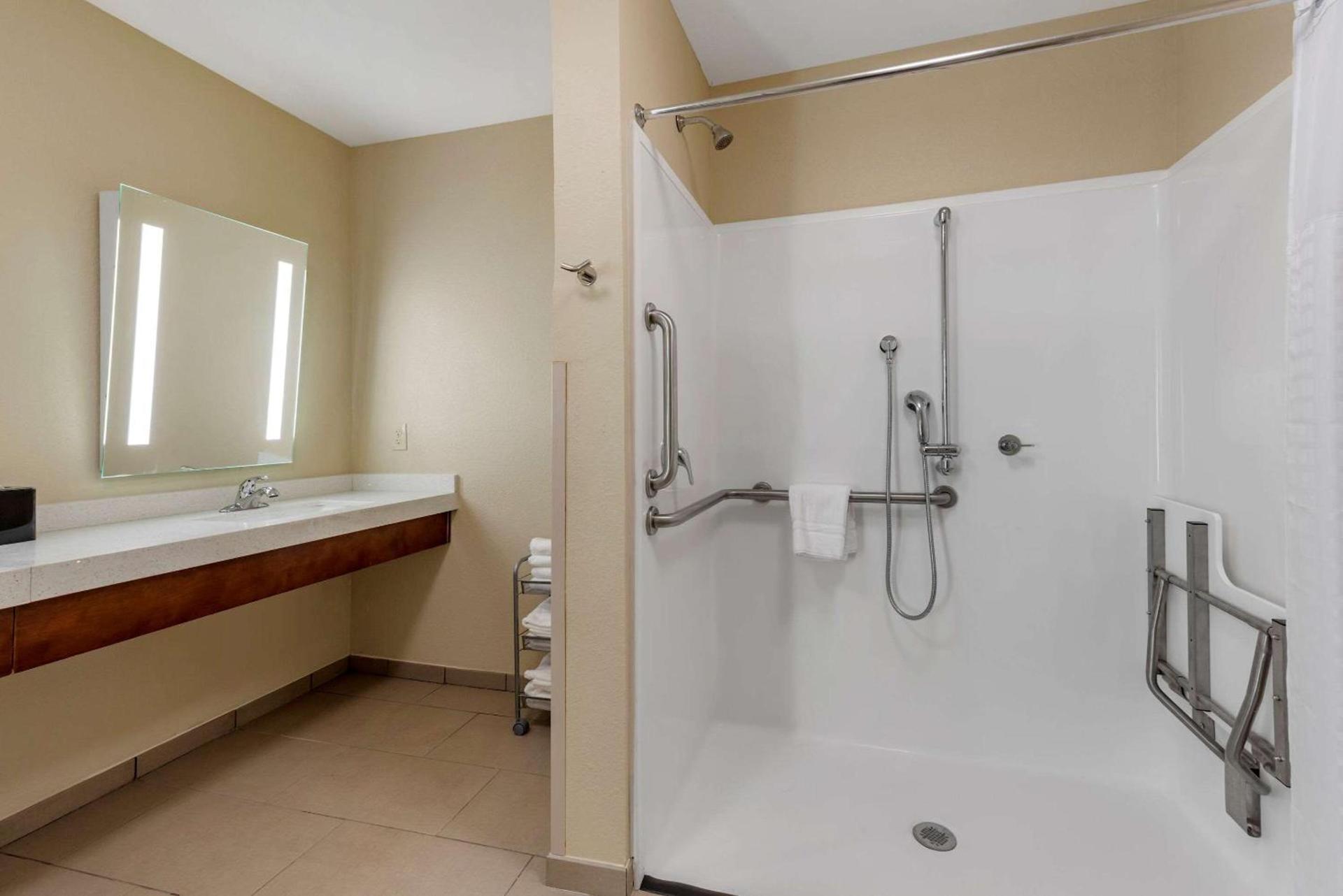 Comfort Suites Dry Ridge photo 13