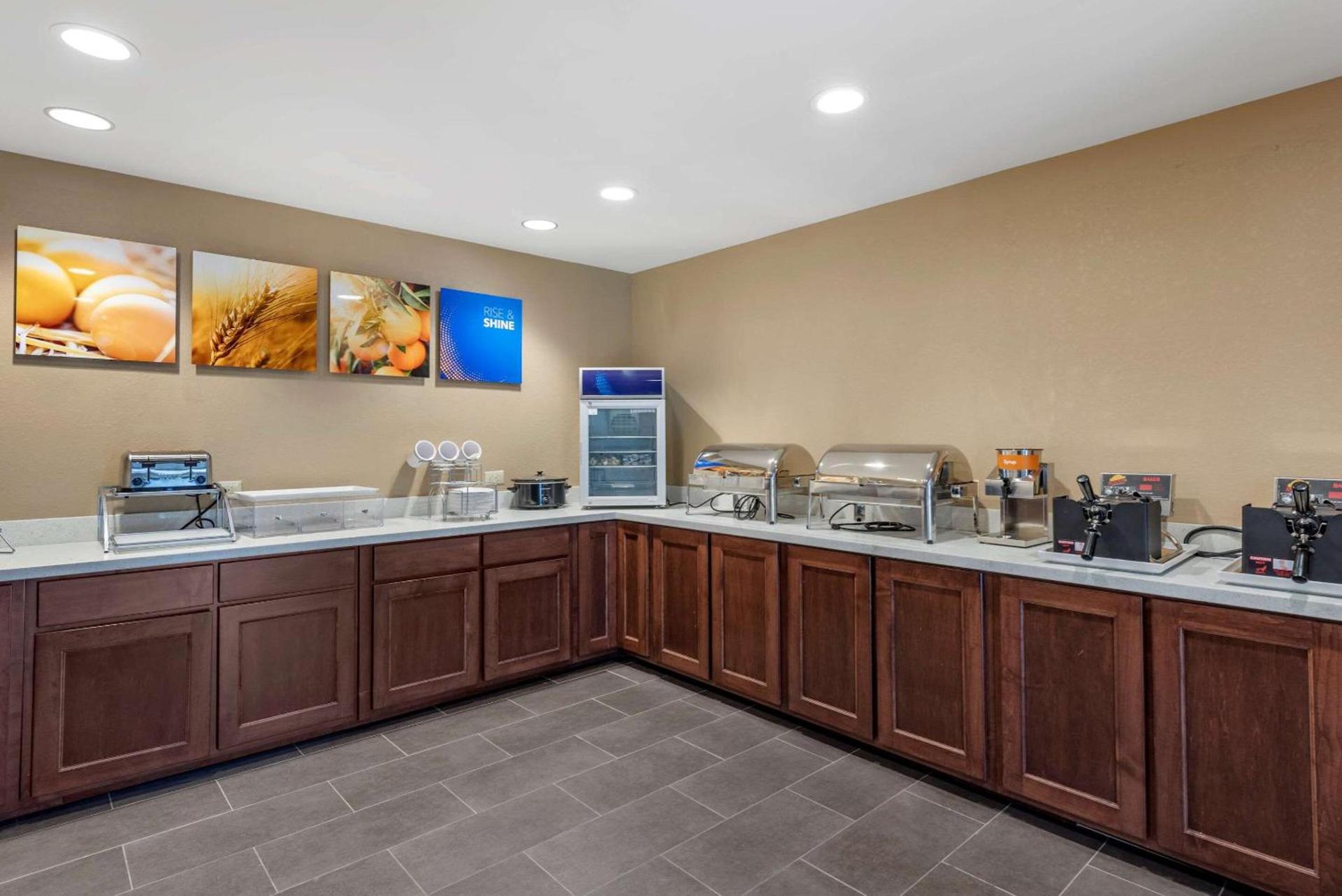 Comfort Suites Dry Ridge photo 24