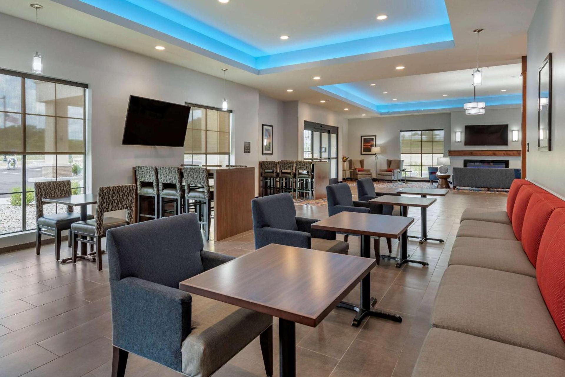 Comfort Suites Dry Ridge photo 25
