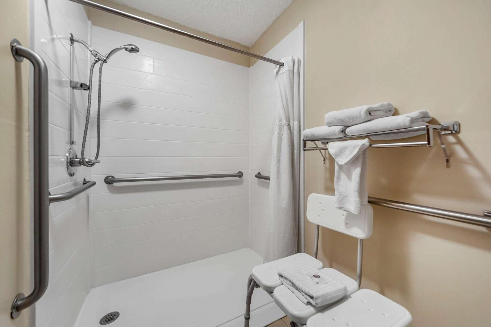 Comfort Inn Valentine photo 9