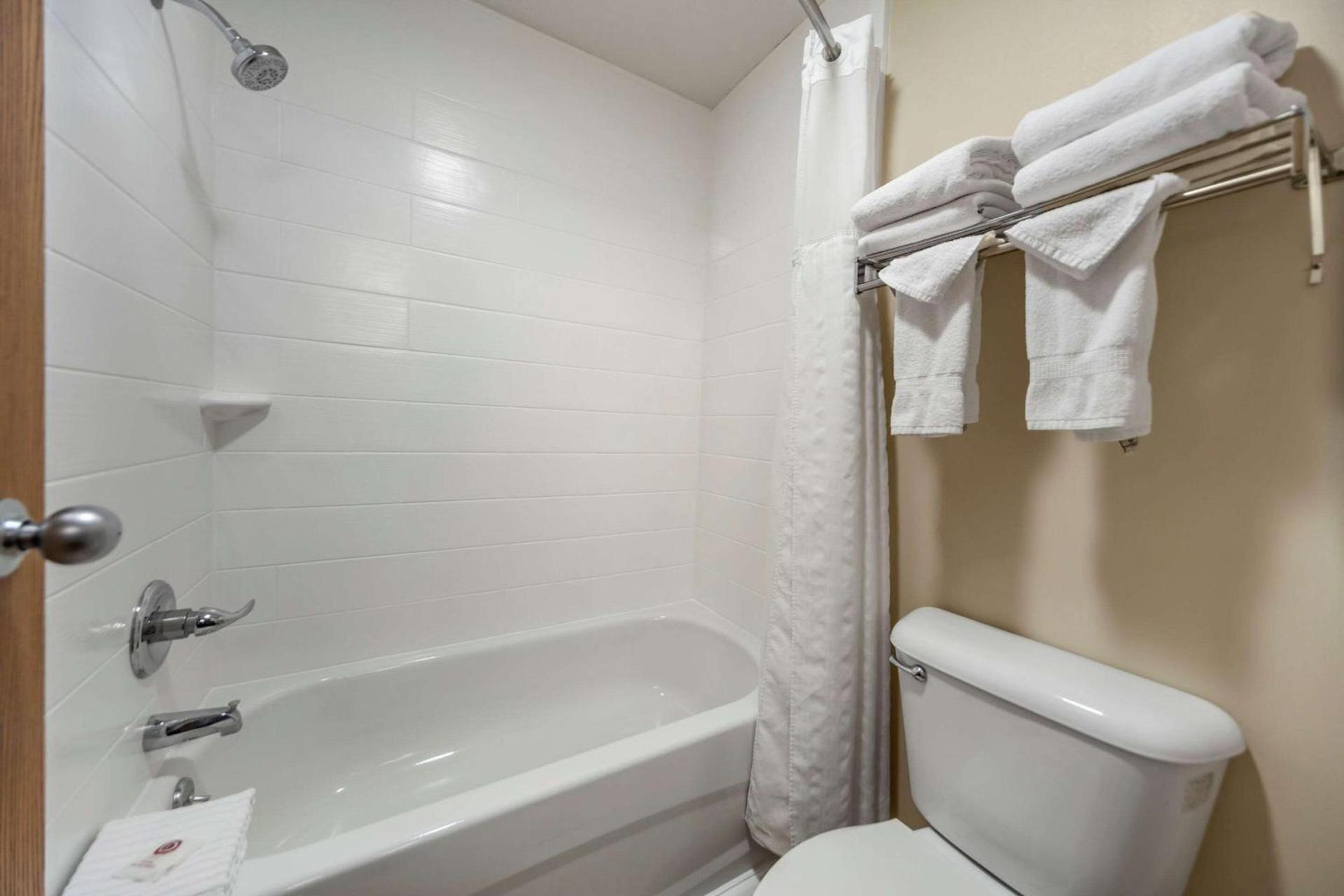 Comfort Inn Valentine photo 13