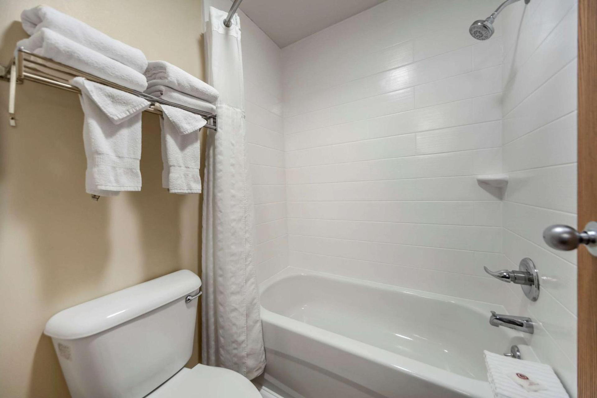 Comfort Inn Valentine photo 20