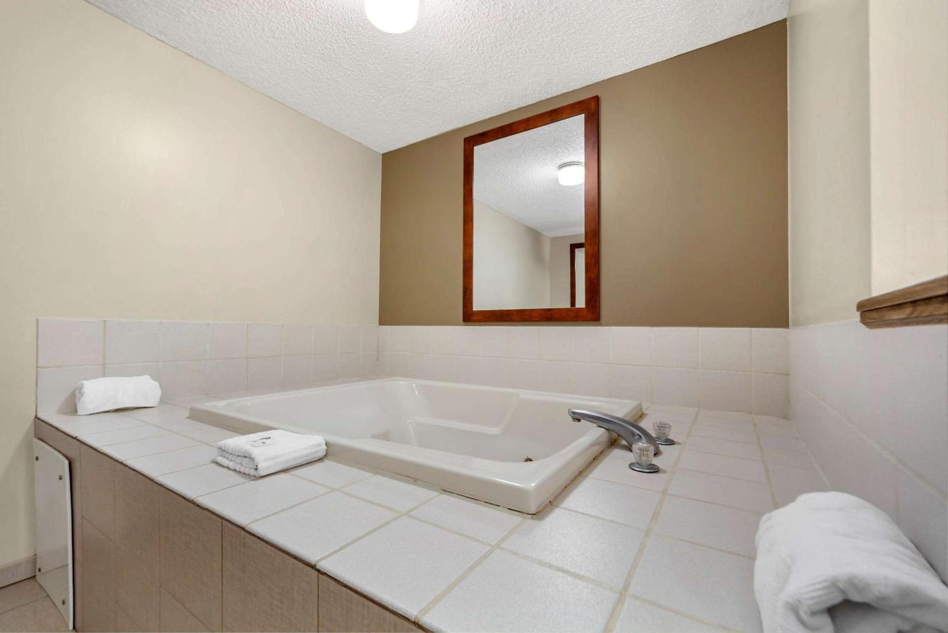 Comfort Inn Valentine photo 23