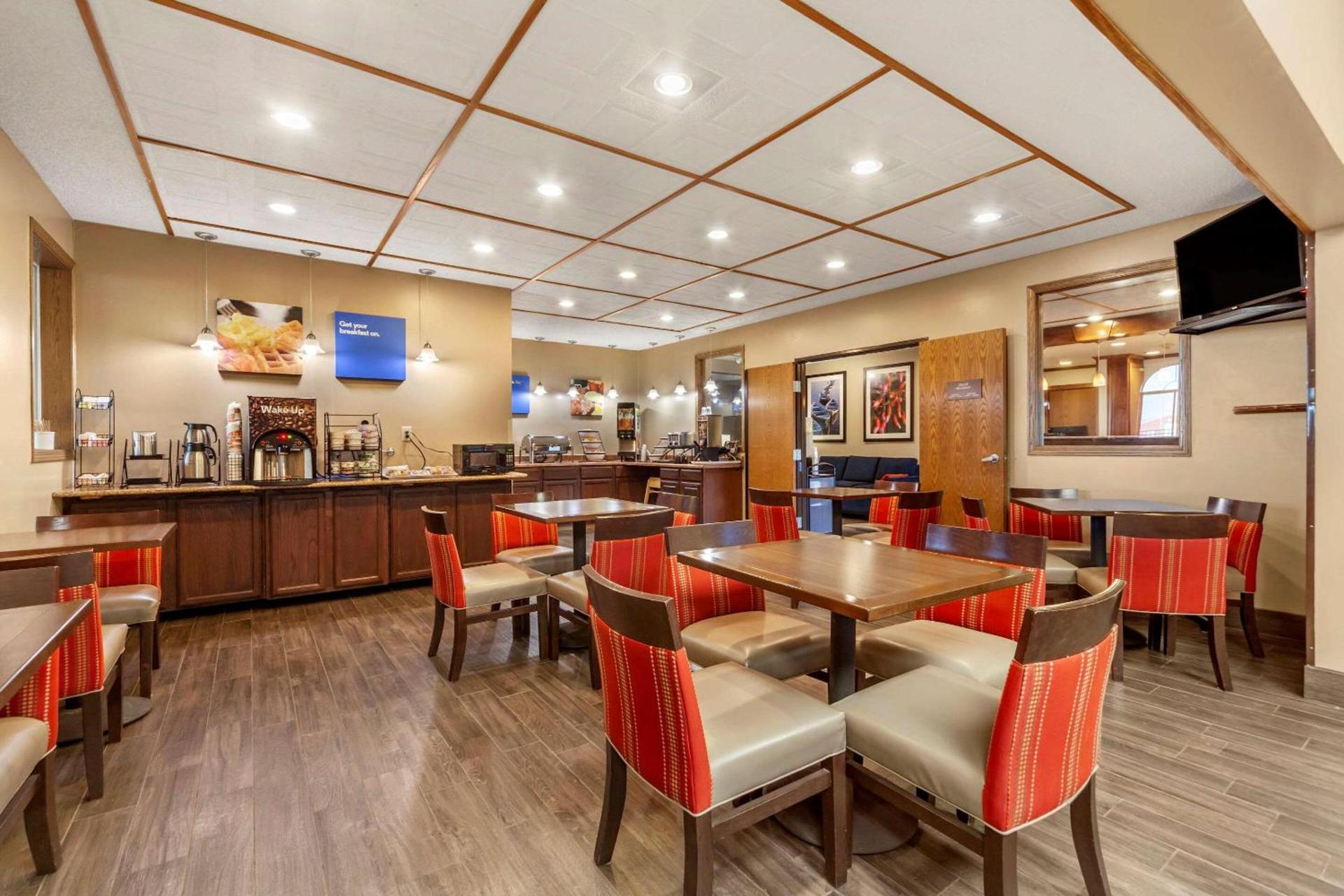 Comfort Inn Valentine photo 35