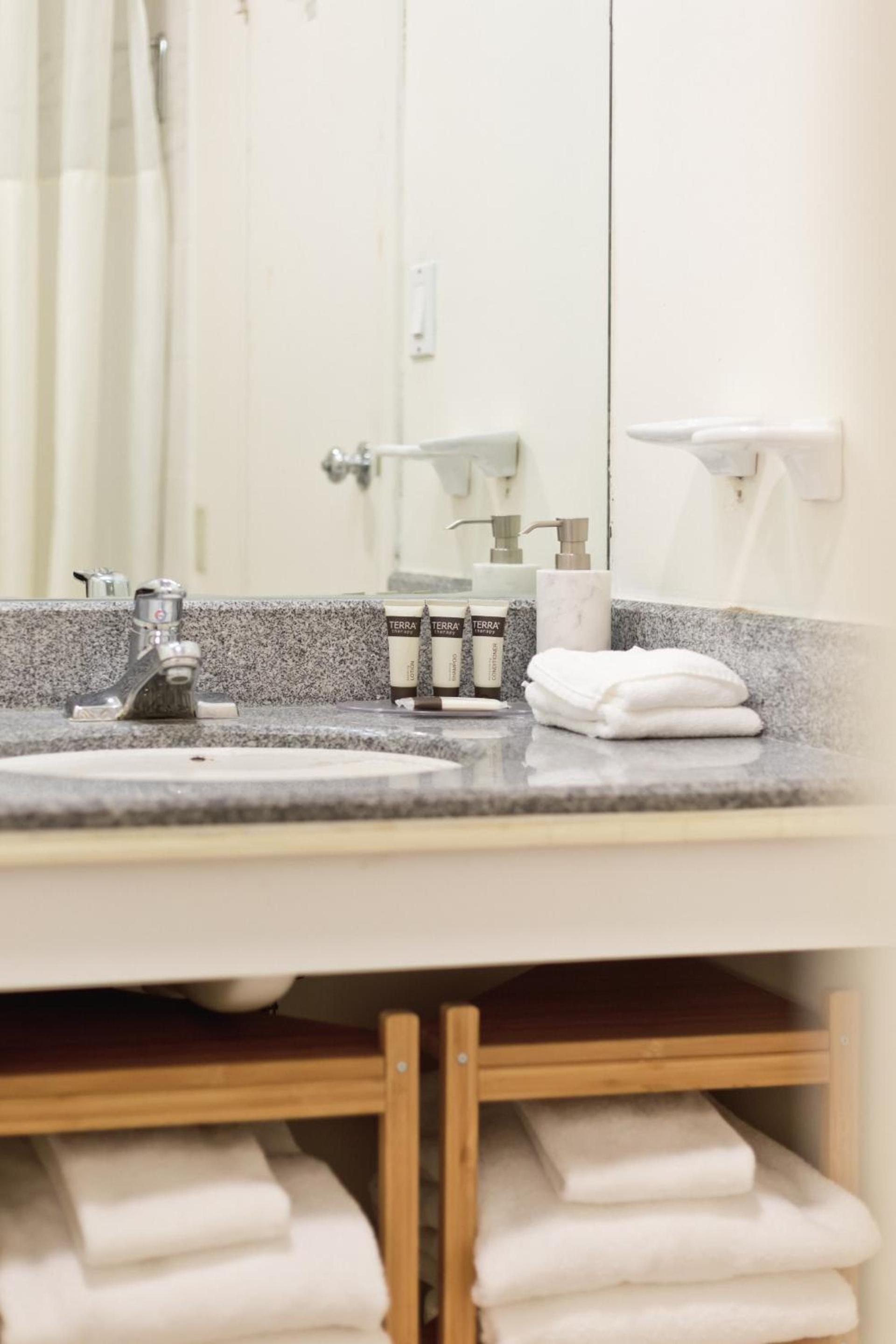 Stamford Suites photo 13