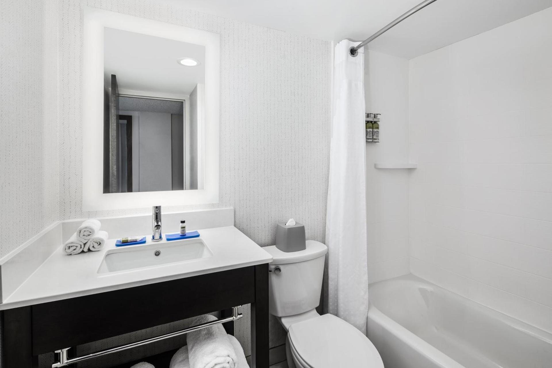 Holiday Inn Express Richmond - Midtown by IHG photo 38