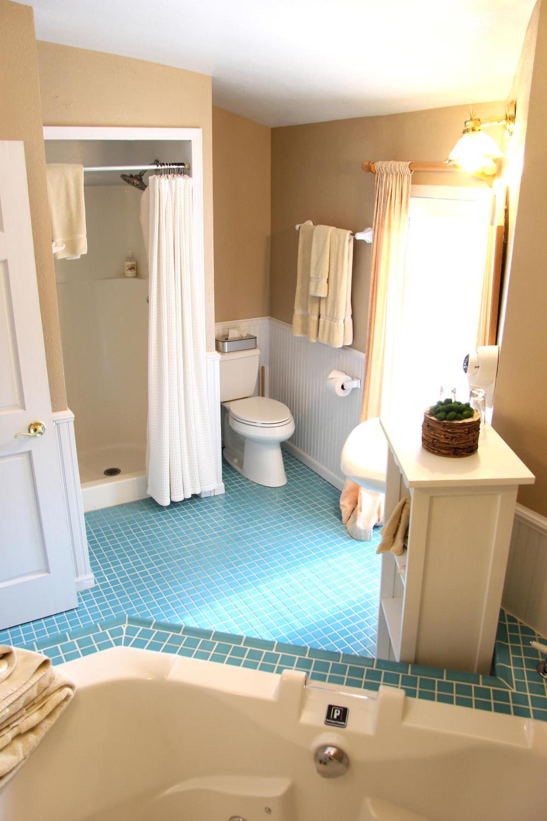 Eagle Harbor Inn photo 41