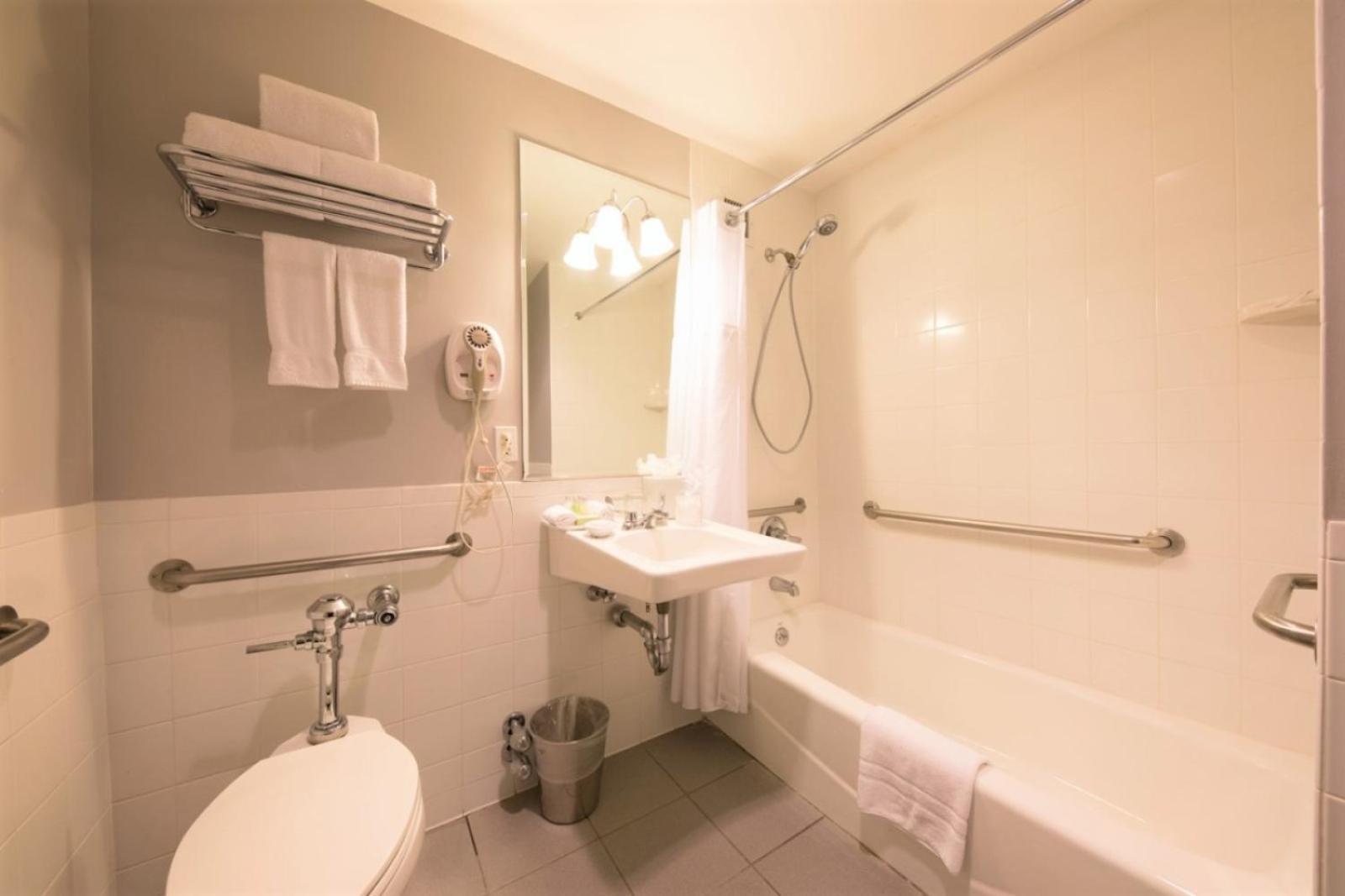 The Andrew Hotel photo 35