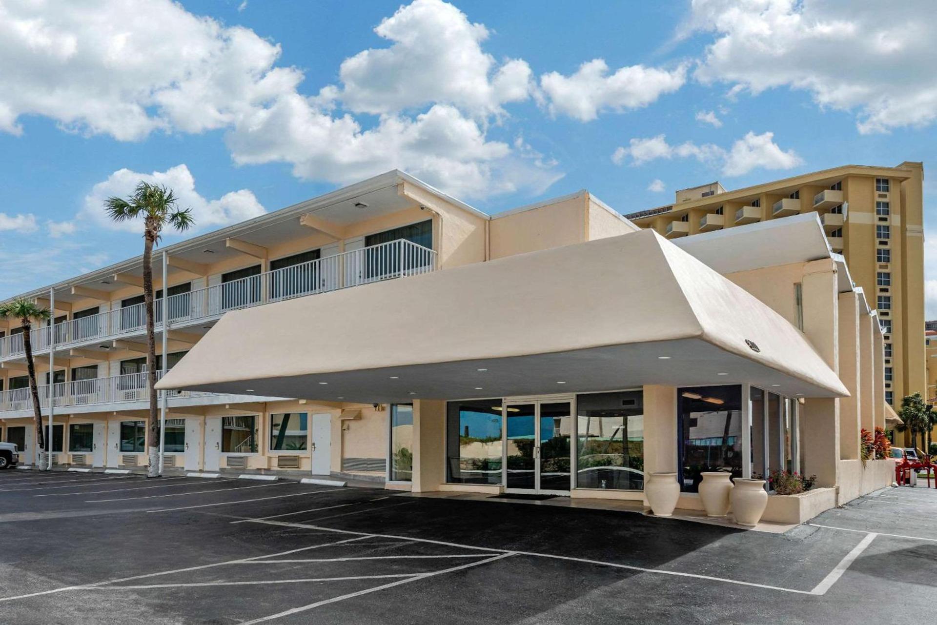 Quality Inn Daytona Beach Oceanfront photo 1
