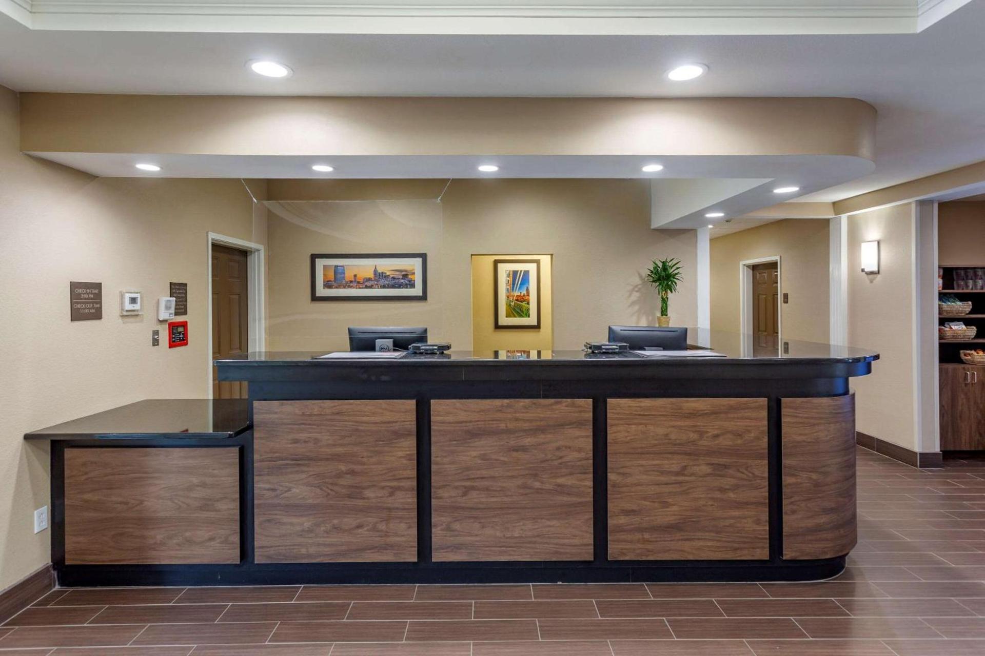 Comfort Suites Clarksville near Governors Square Mall photo 7