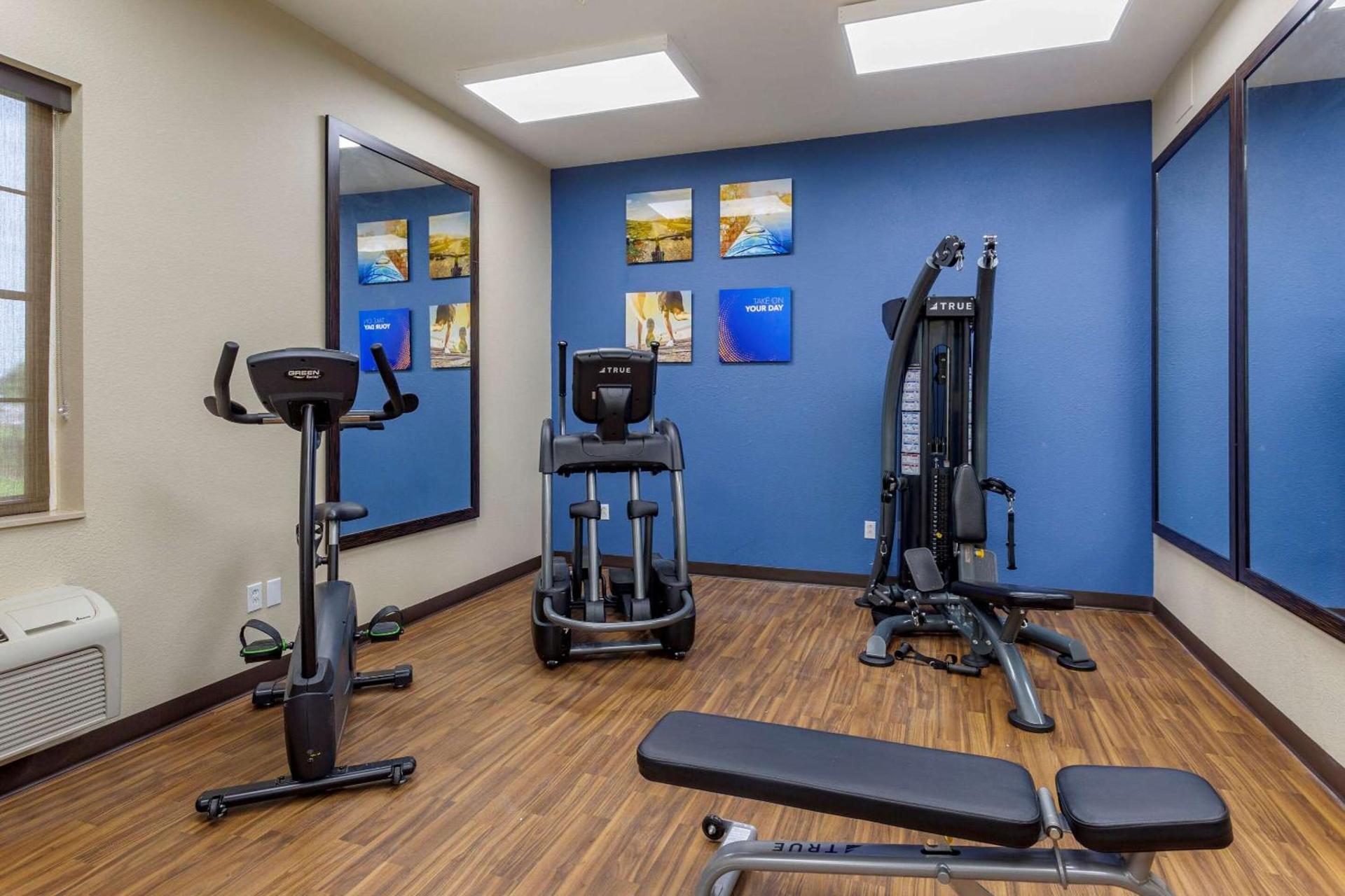Comfort Suites Clarksville near Governors Square Mall photo 23