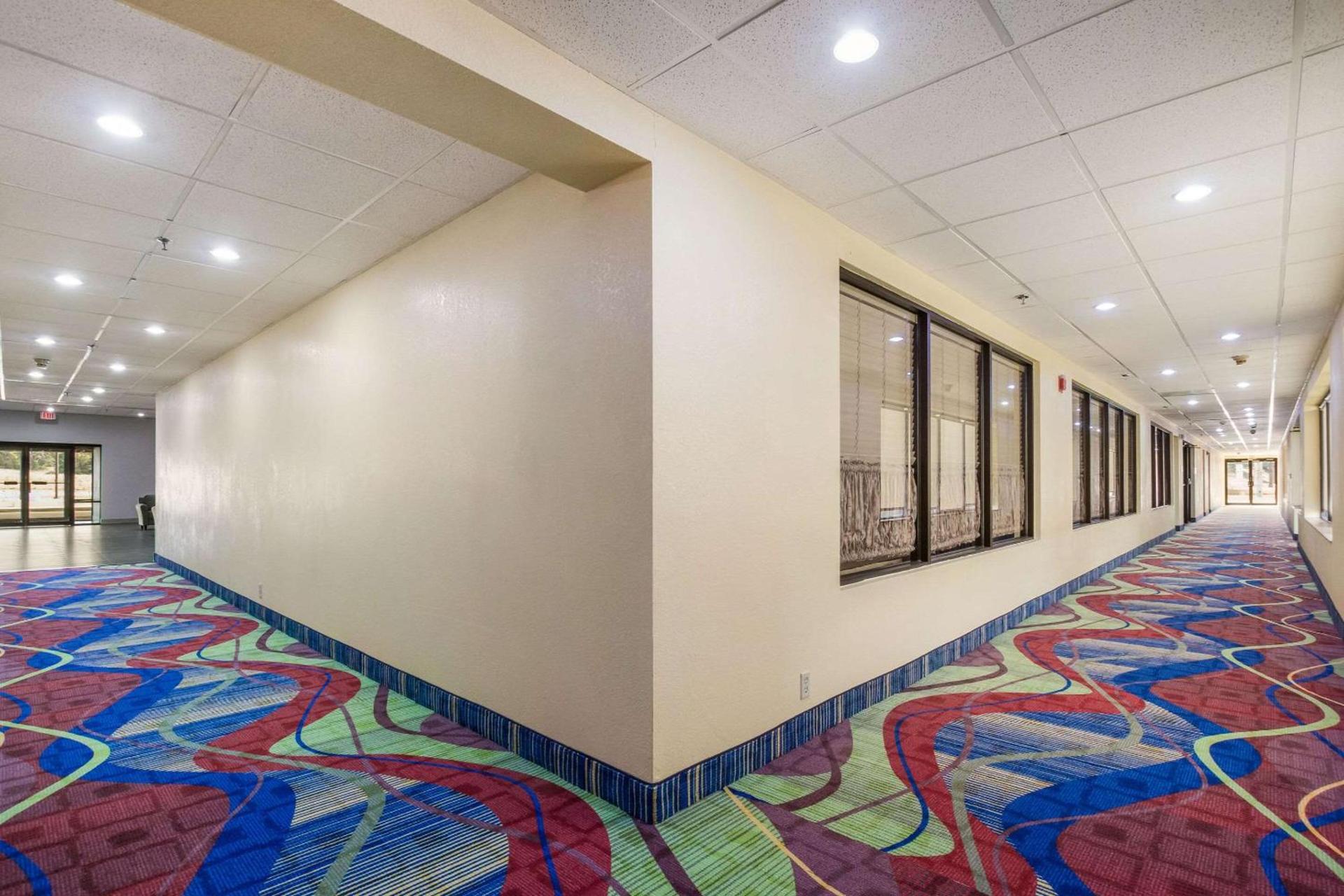 Quality Inn Grayville photo 24