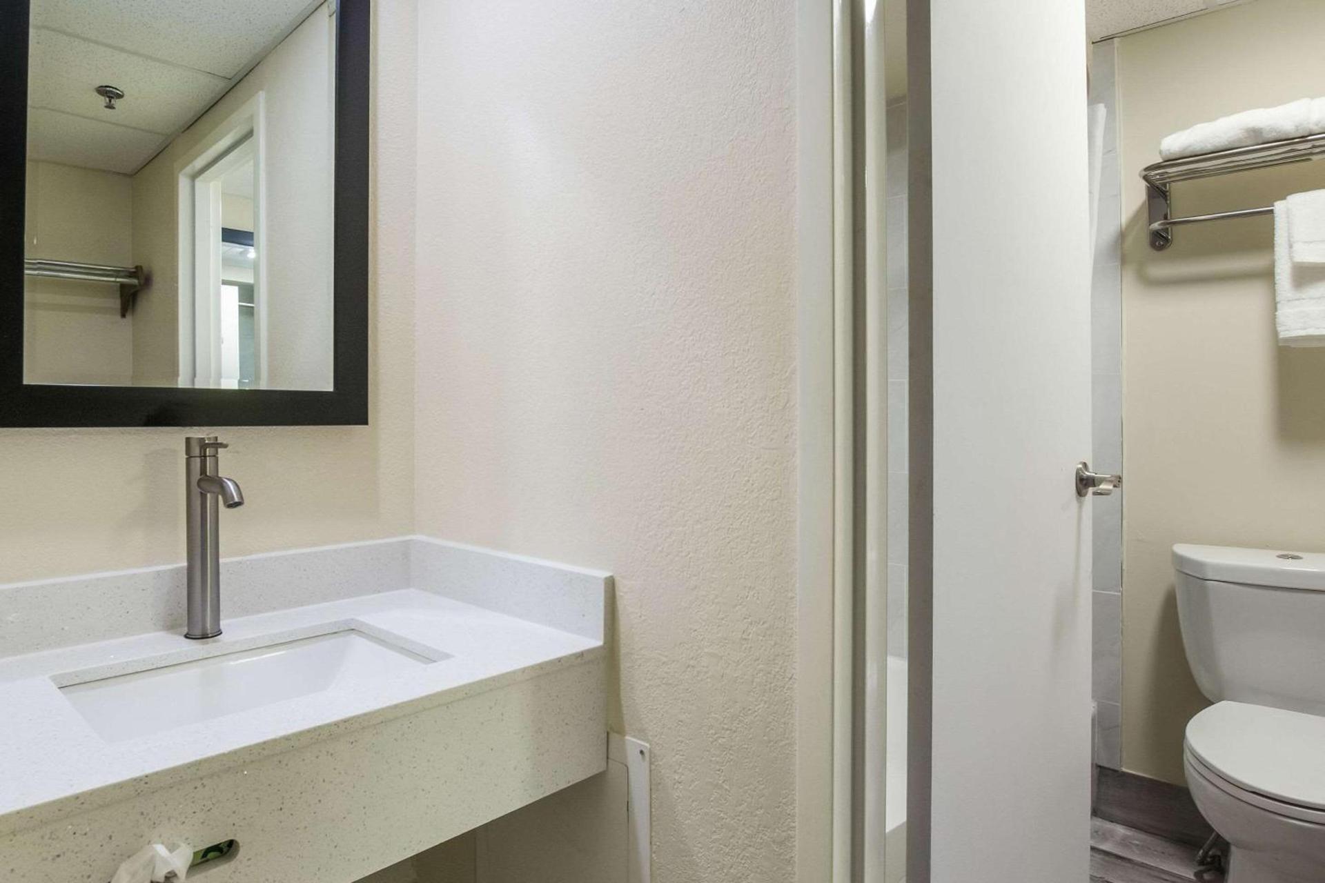 Quality Inn Grayville photo 8
