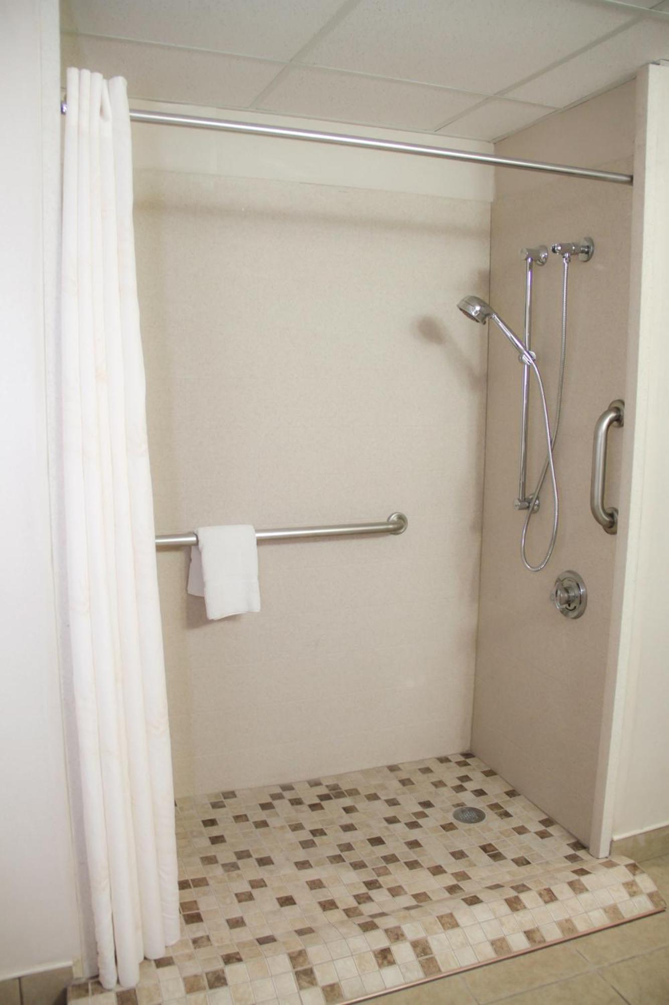 Comfort Inn & Suites Syracuse-Carrier Circle photo 44