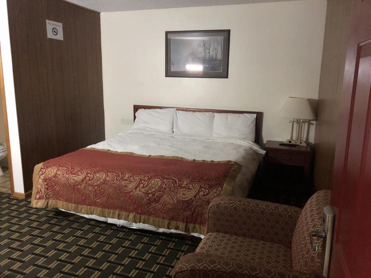 Big 12 Motel Broken Bow NE photo 5
