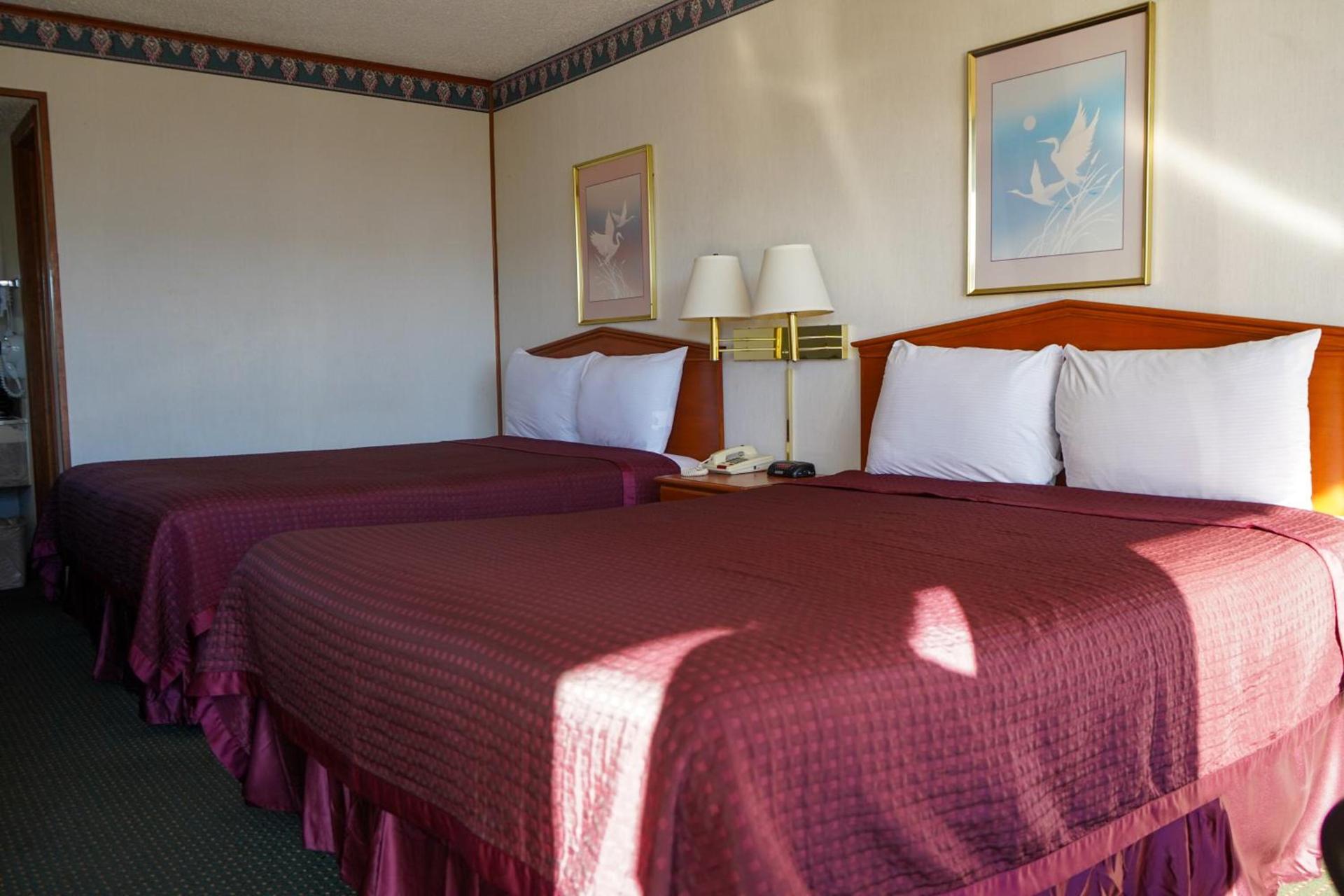 Sunset Inn Clarksville photo 23
