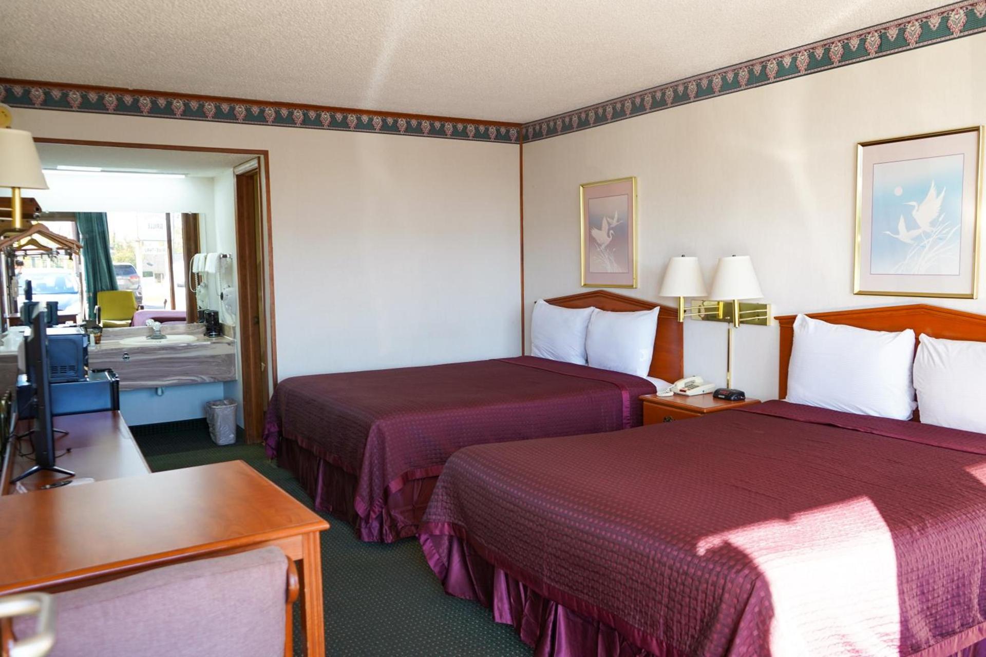 Sunset Inn Clarksville photo 26
