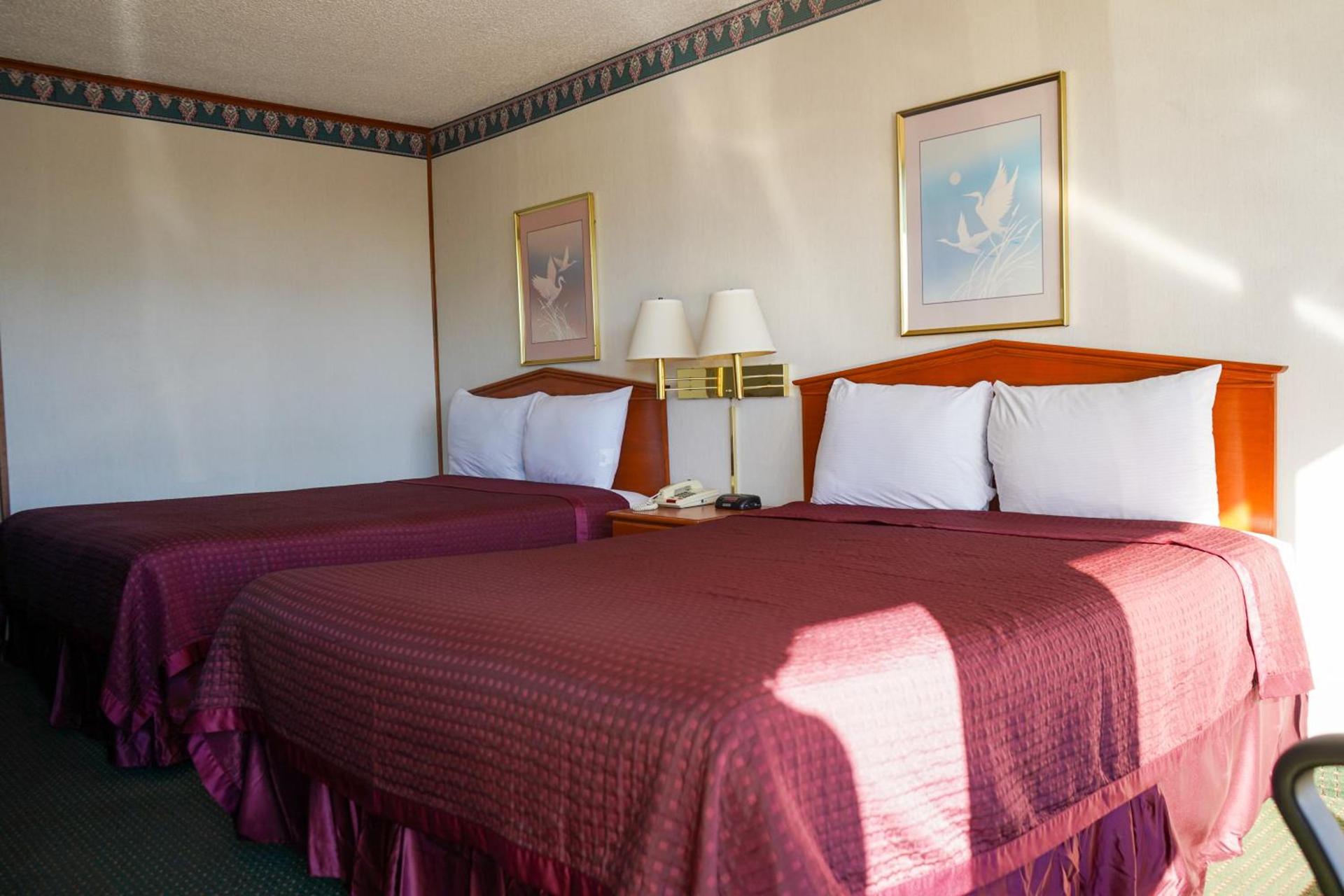 Sunset Inn Clarksville photo 46