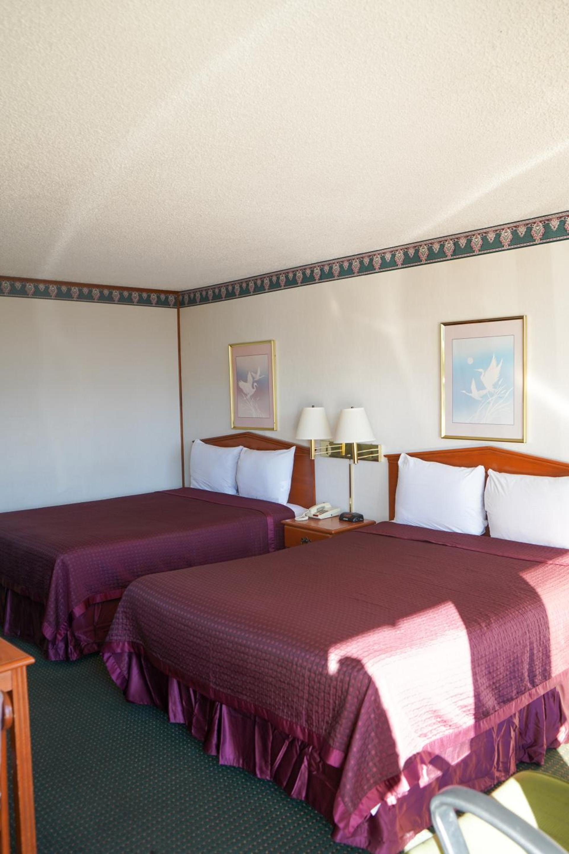Sunset Inn Clarksville photo 30