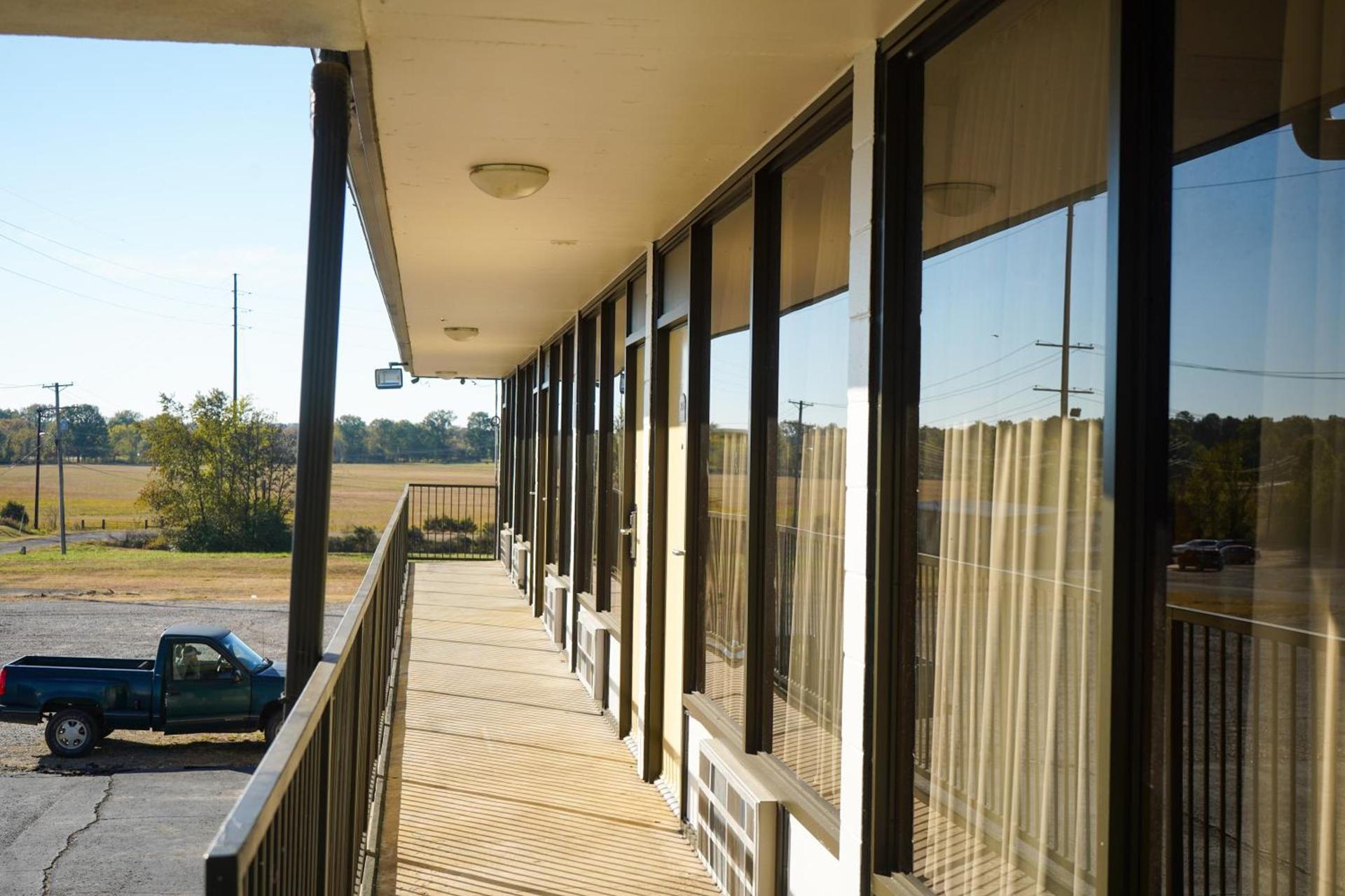 Sunset Inn Clarksville photo 15