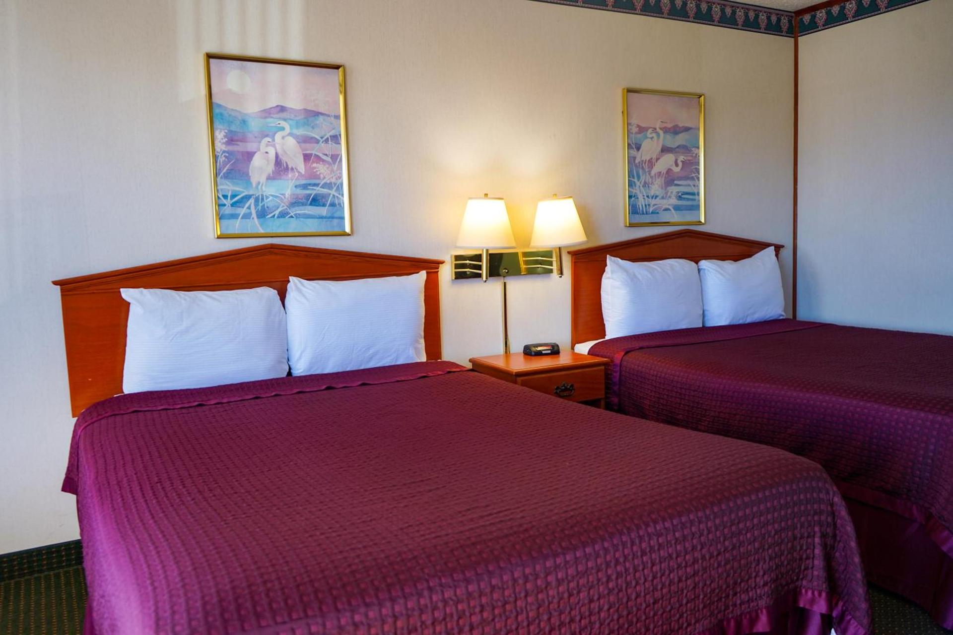 Sunset Inn Clarksville photo 31