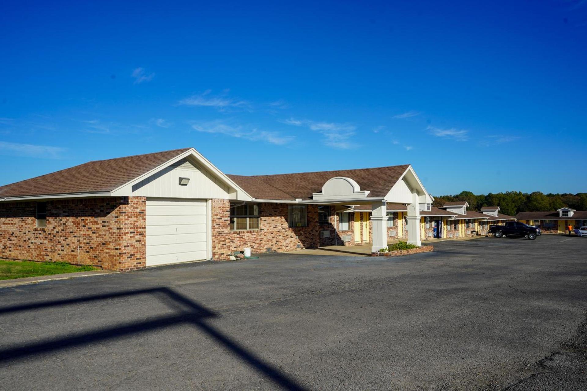 Sunset Inn Clarksville photo 21