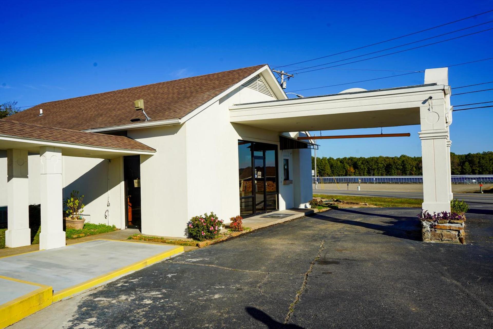 Sunset Inn Clarksville photo 3