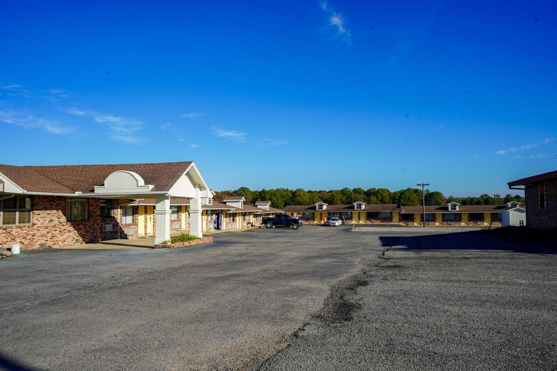 Sunset Inn Clarksville photo 19