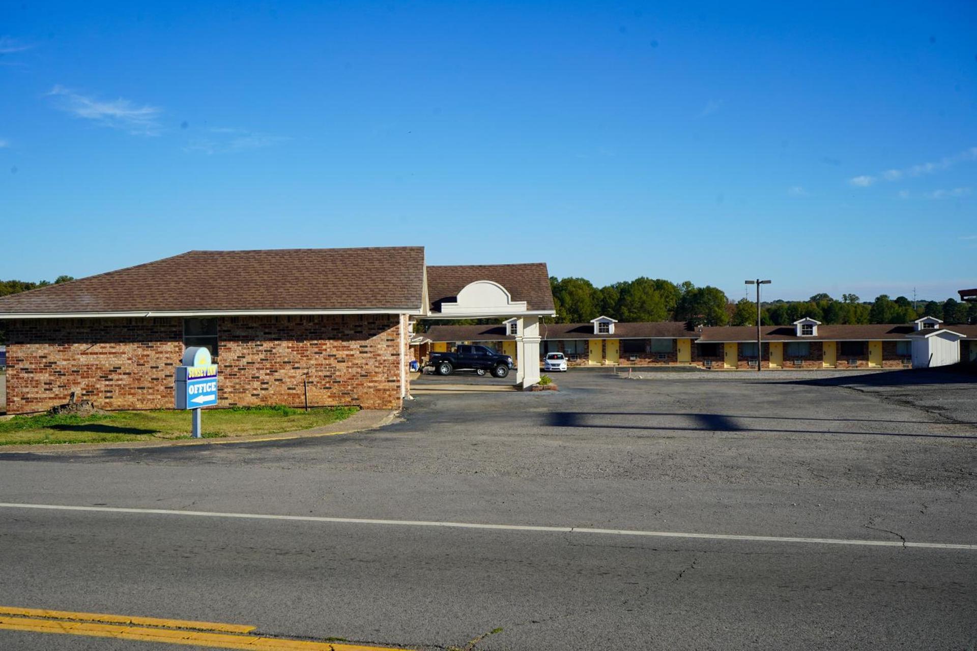 Sunset Inn Clarksville photo 22