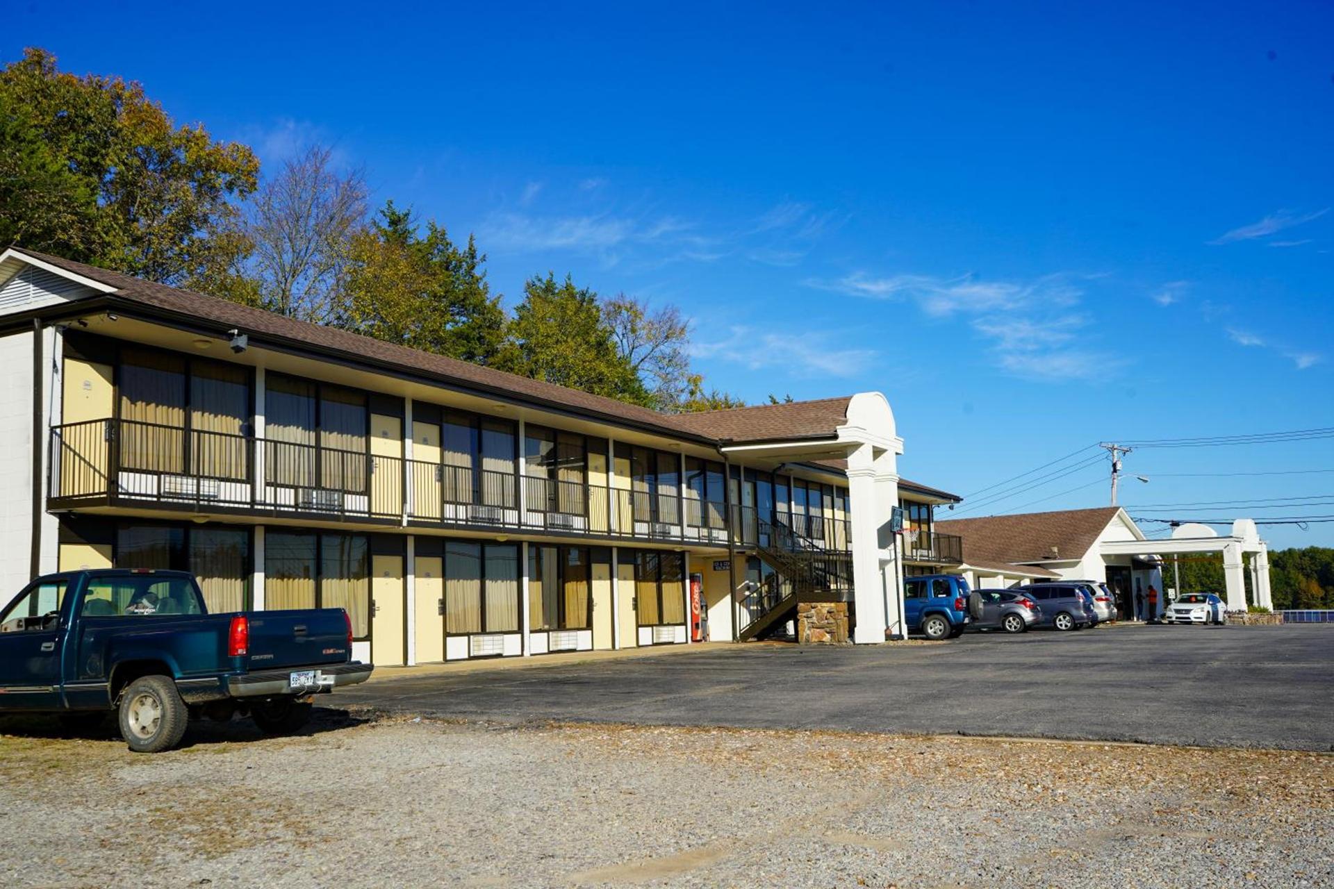 Sunset Inn Clarksville photo 13