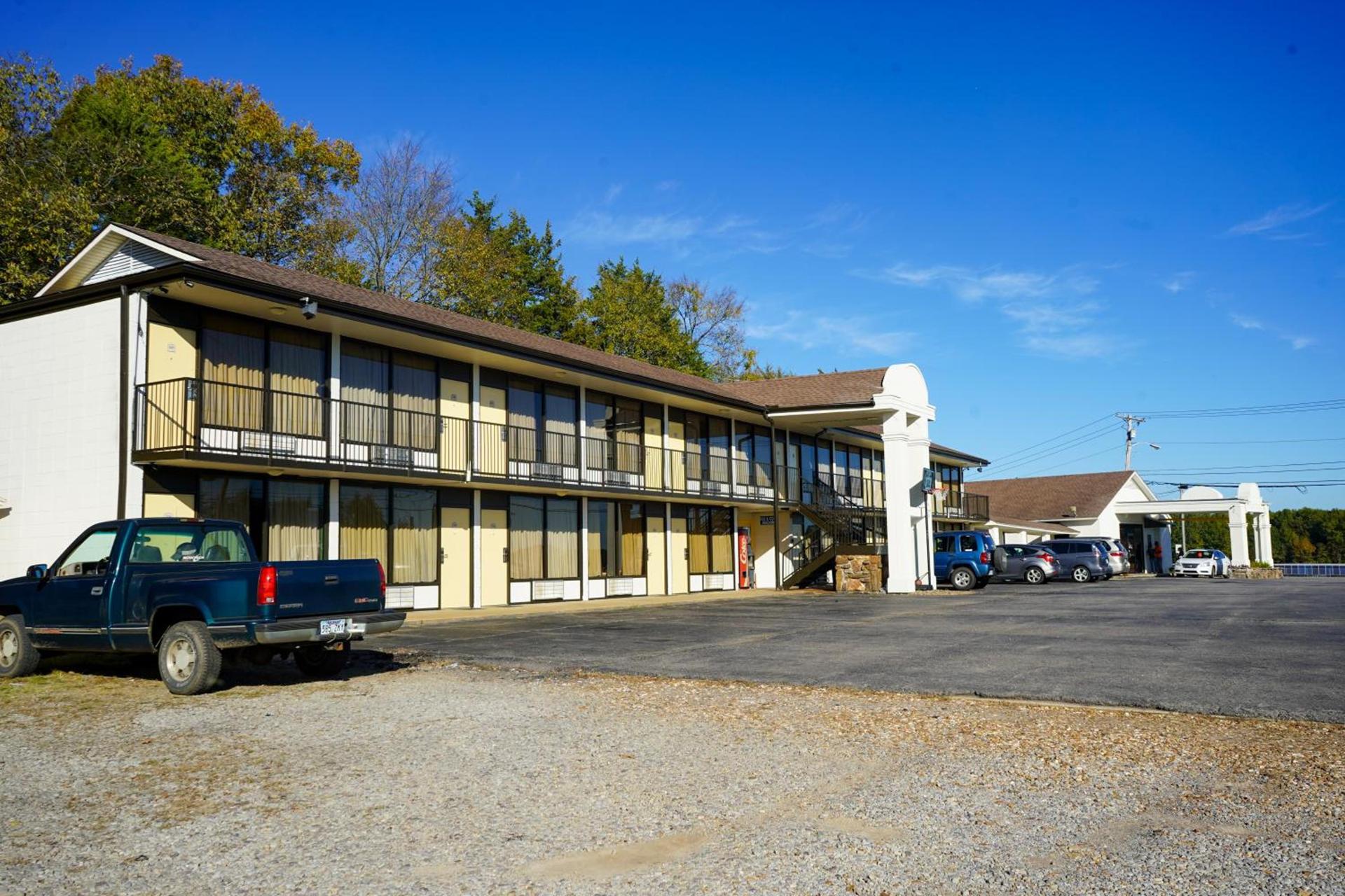 Sunset Inn Clarksville photo 17