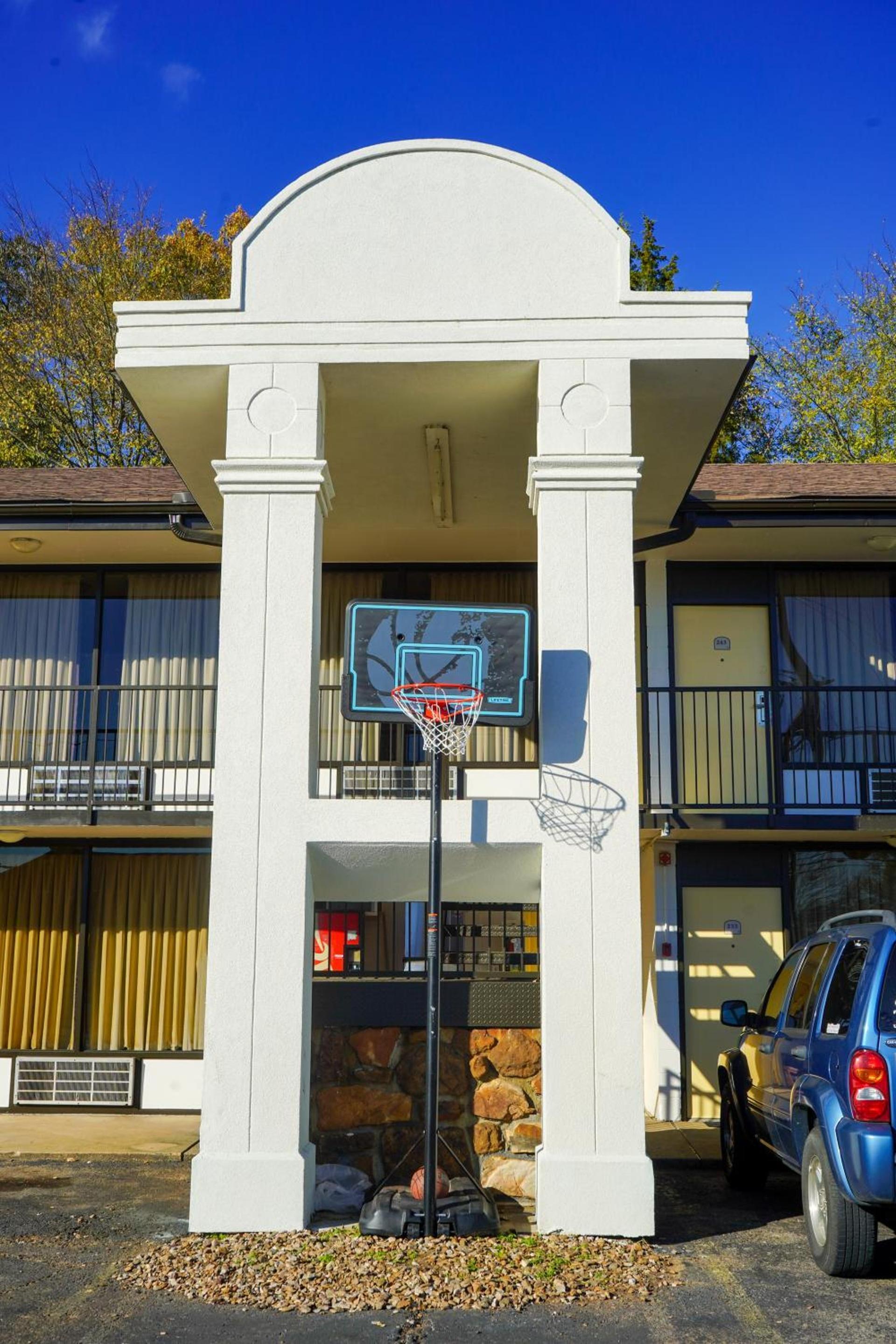 Sunset Inn Clarksville photo 11