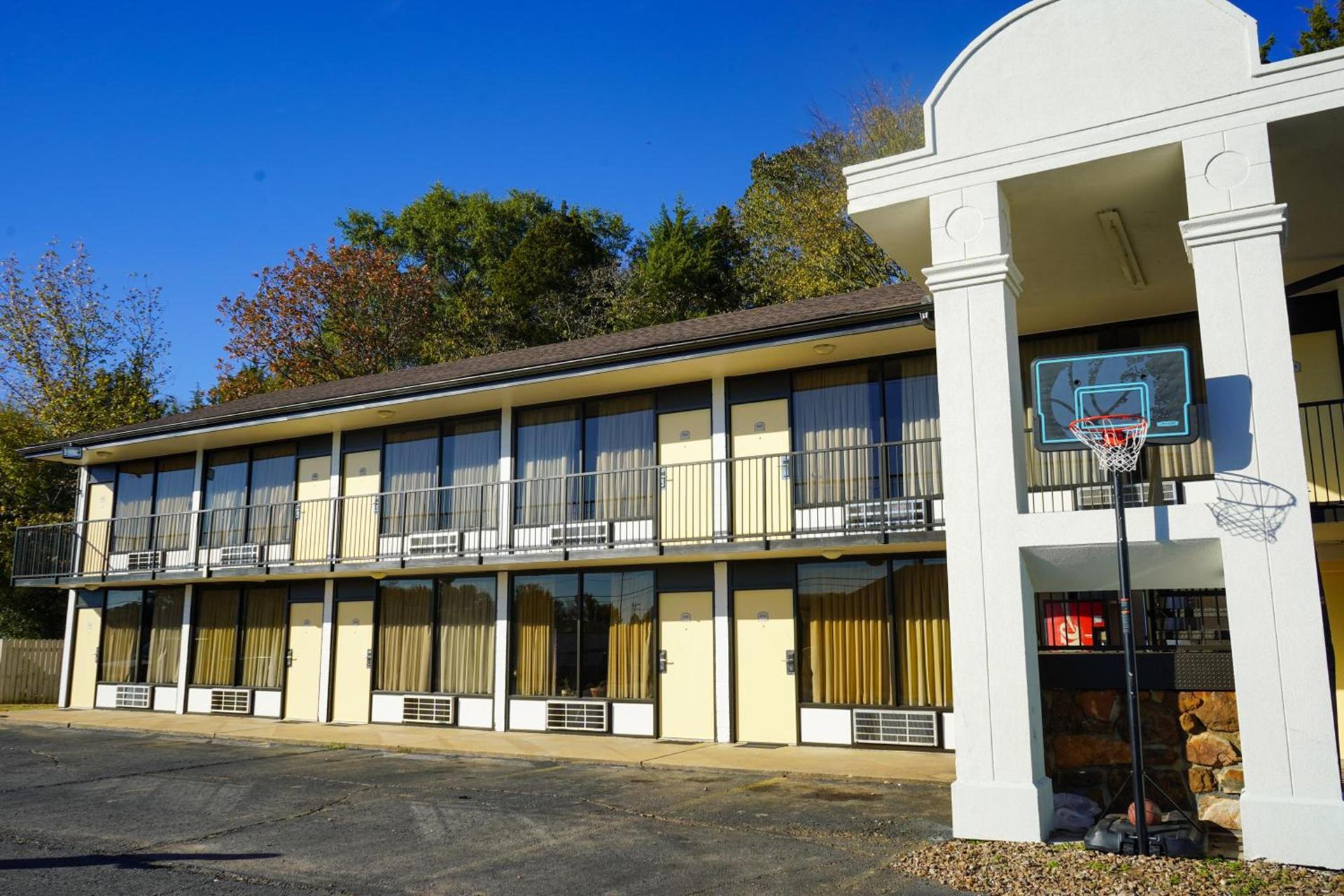 Sunset Inn Clarksville photo 12