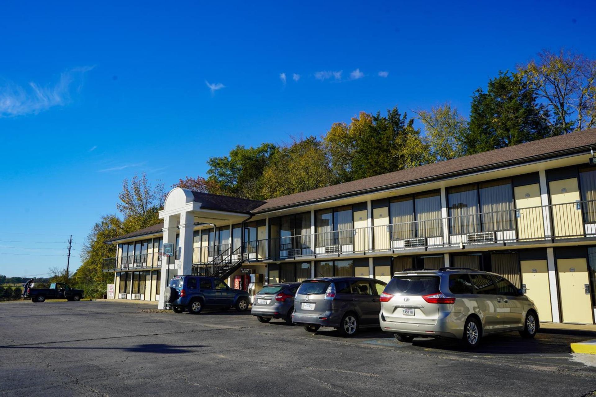 Sunset Inn Clarksville photo 16