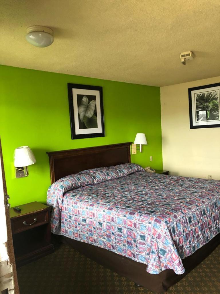 Travel Inn Motel photo 14