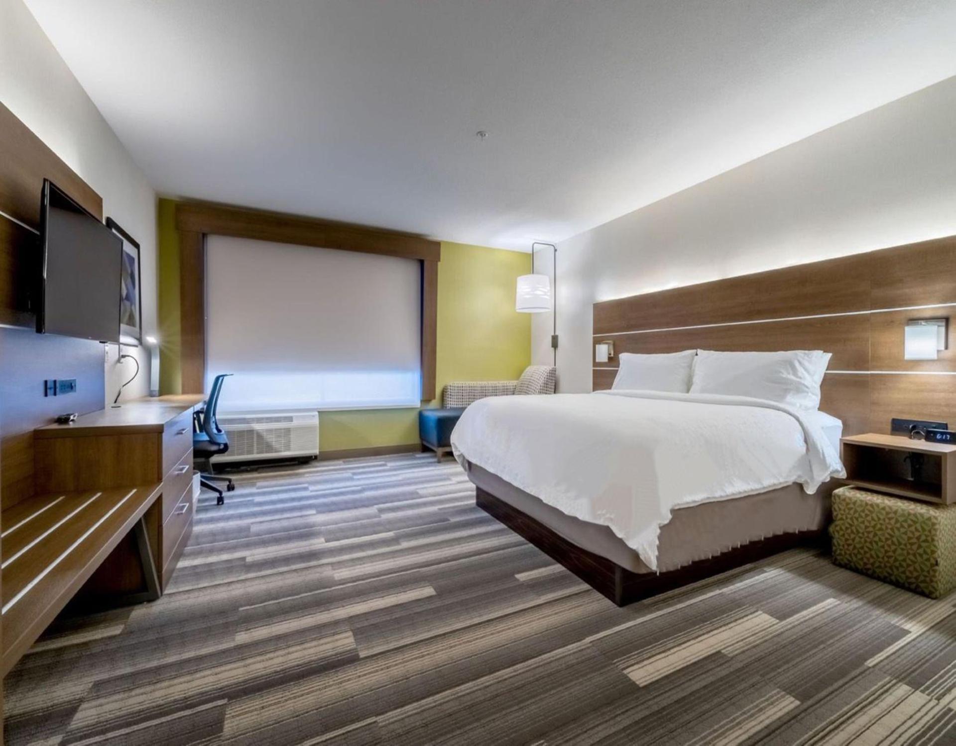 Holiday Inn Express & Suites - Marion by IHG photo 60