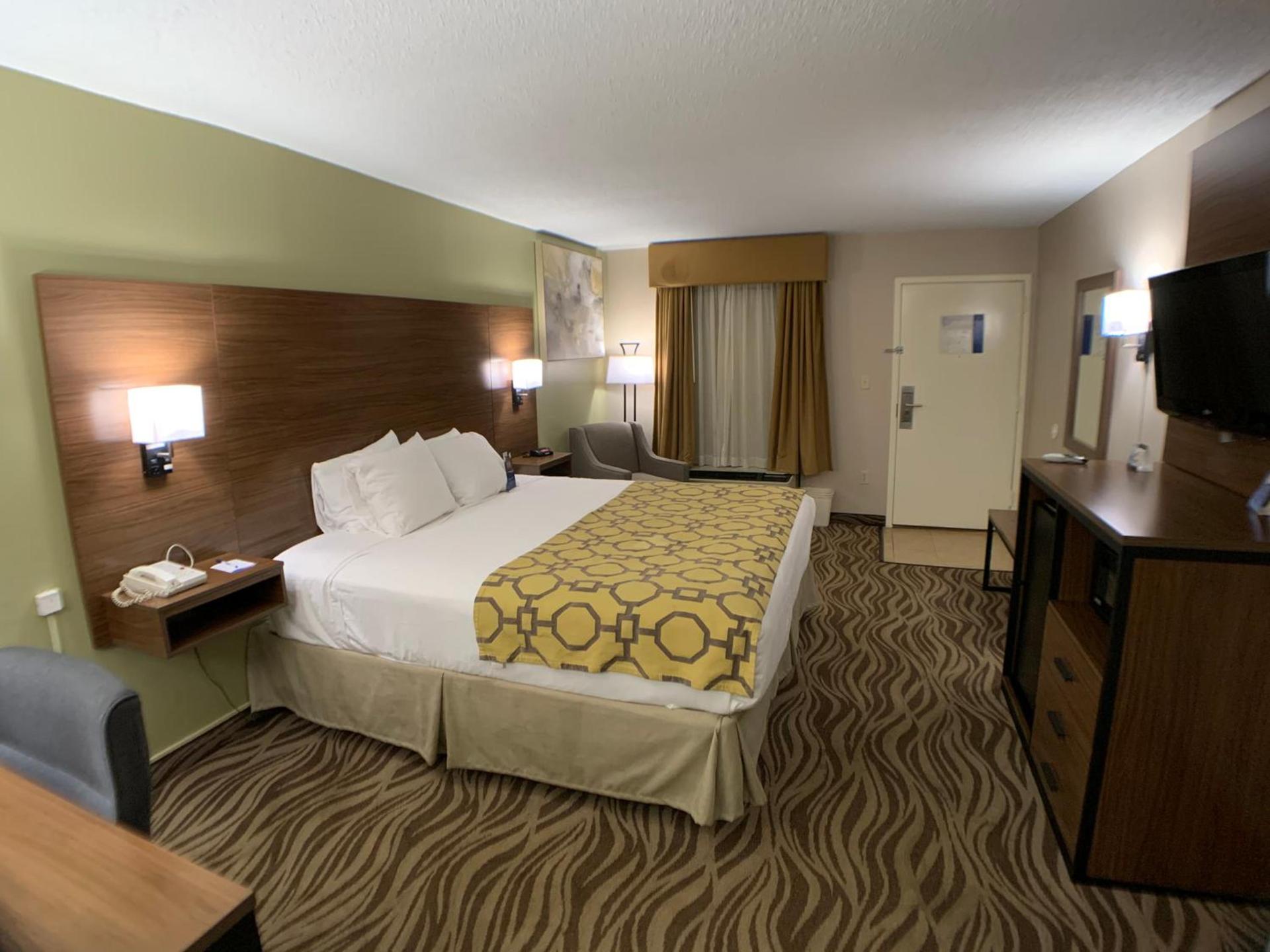 Baymont by Wyndham Griffin photo 69