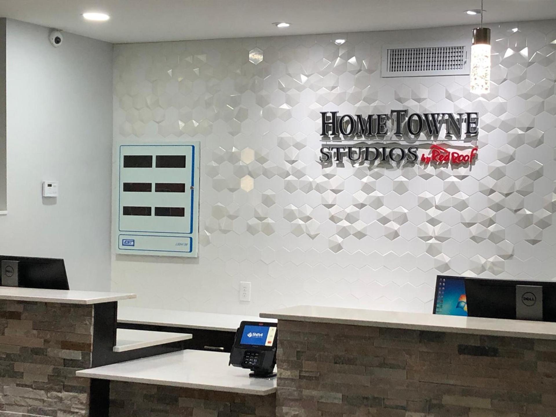 HomeTowne Studios by Red Roof San Antonio E - Frost Bank Center photo 4